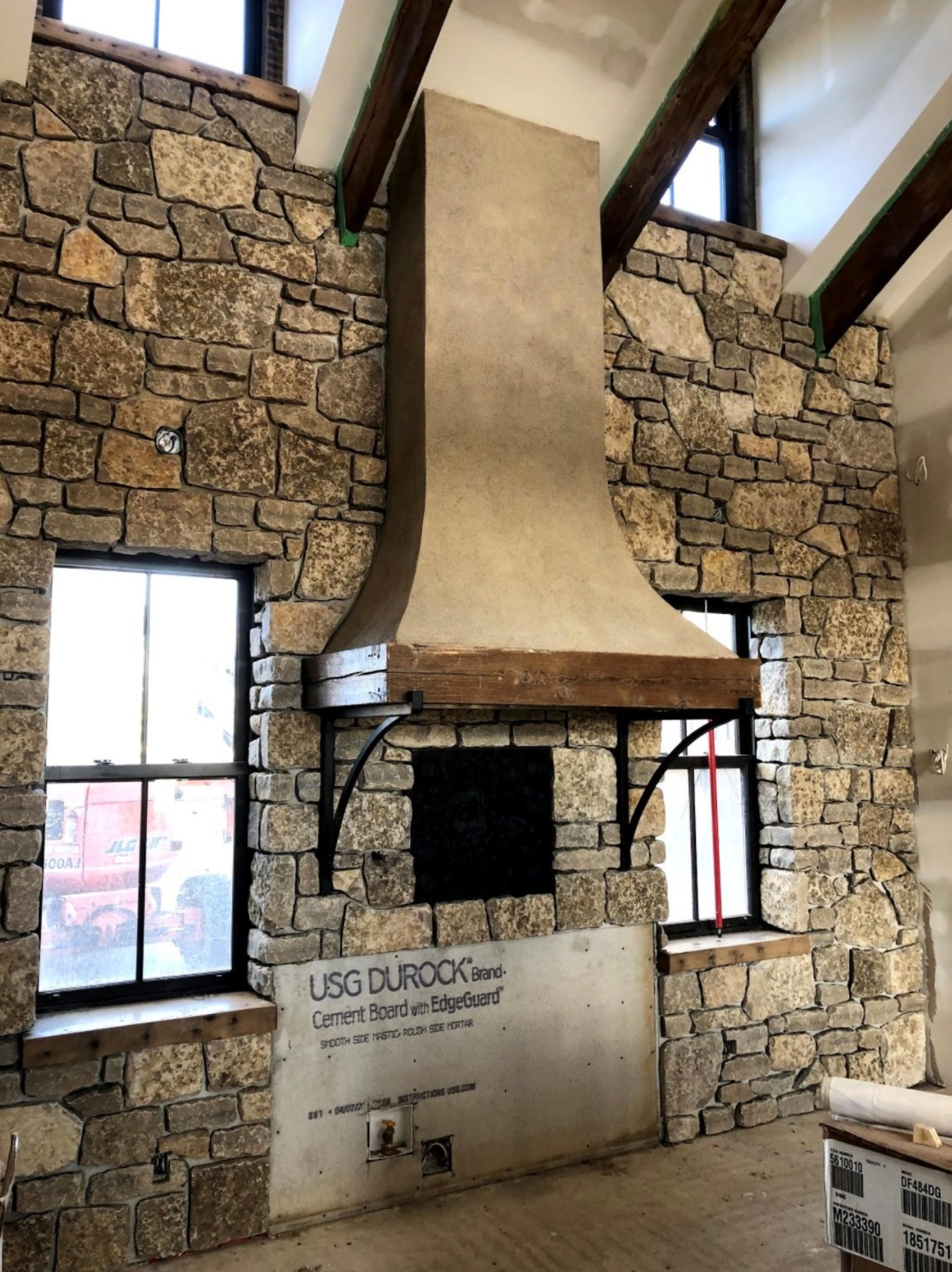 Harvest Gold Limestone Olde Mill Blend - Thin Veneer Stone - Tumbled - Flats