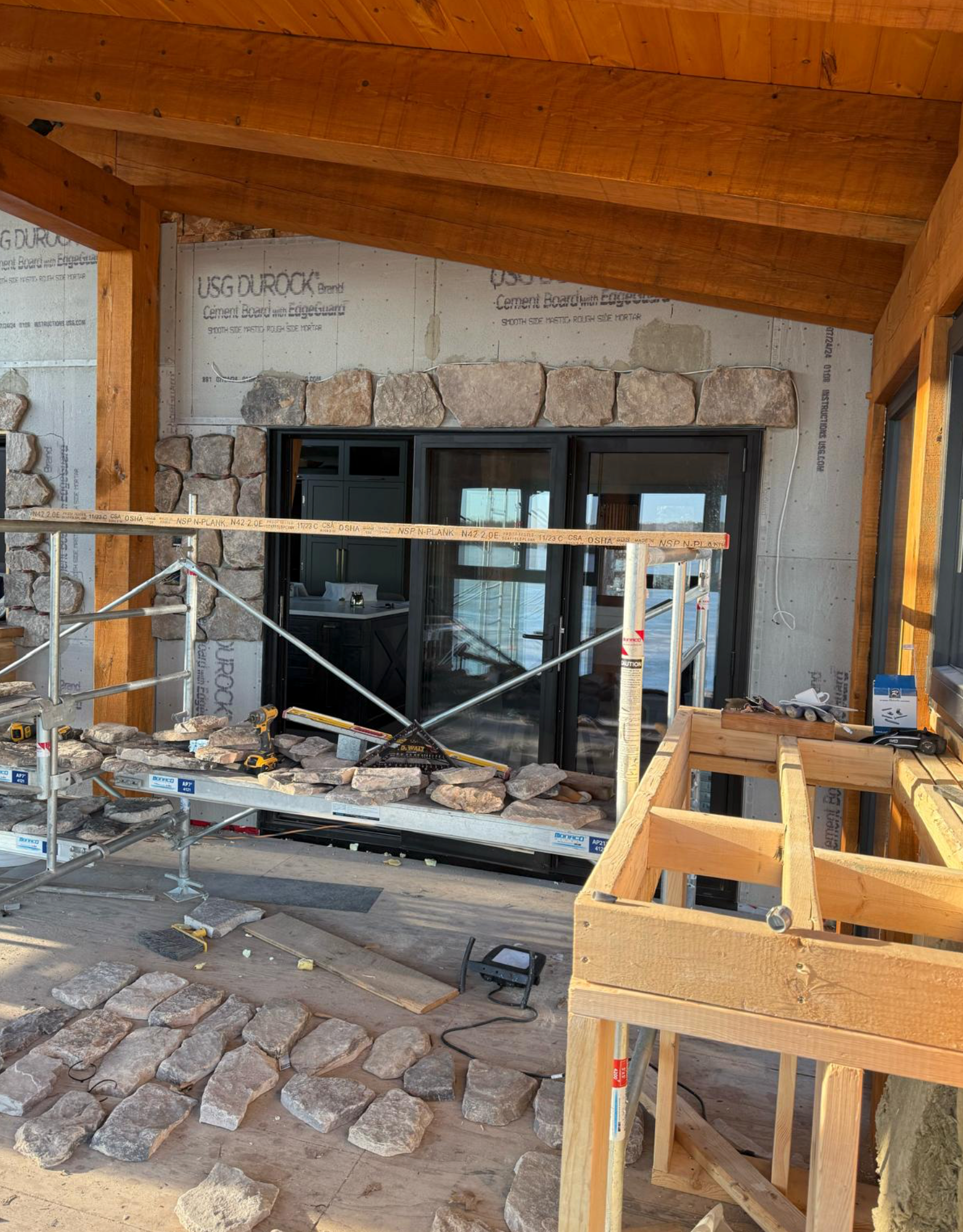 Collingwood Weathered Face Premium Brown Sandstone Blend - Thin Stone Veneer - Corners