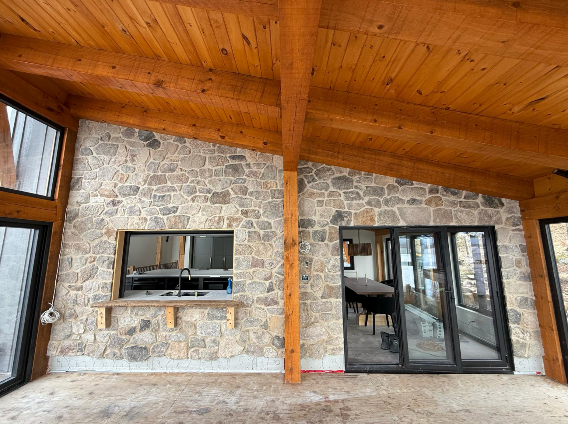 Collingwood Weathered Face Premium Brown Sandstone Blend - Thin Stone Veneer - Flats