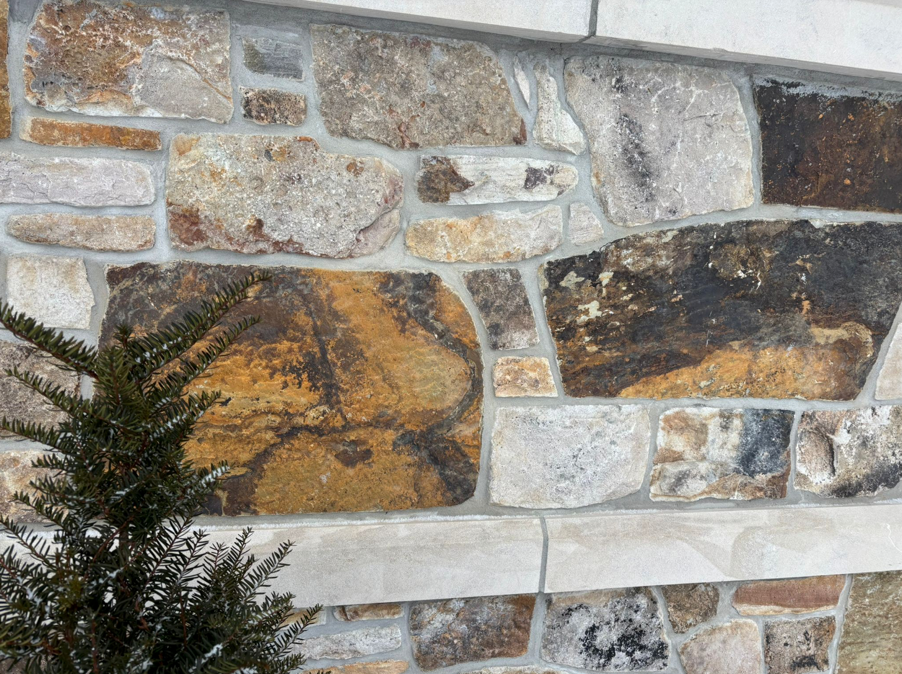 Collingwood Luxe - Weathered Brown Sandstone Random Blend with Oversized Pieces - Thin Stone Veneer - Corners