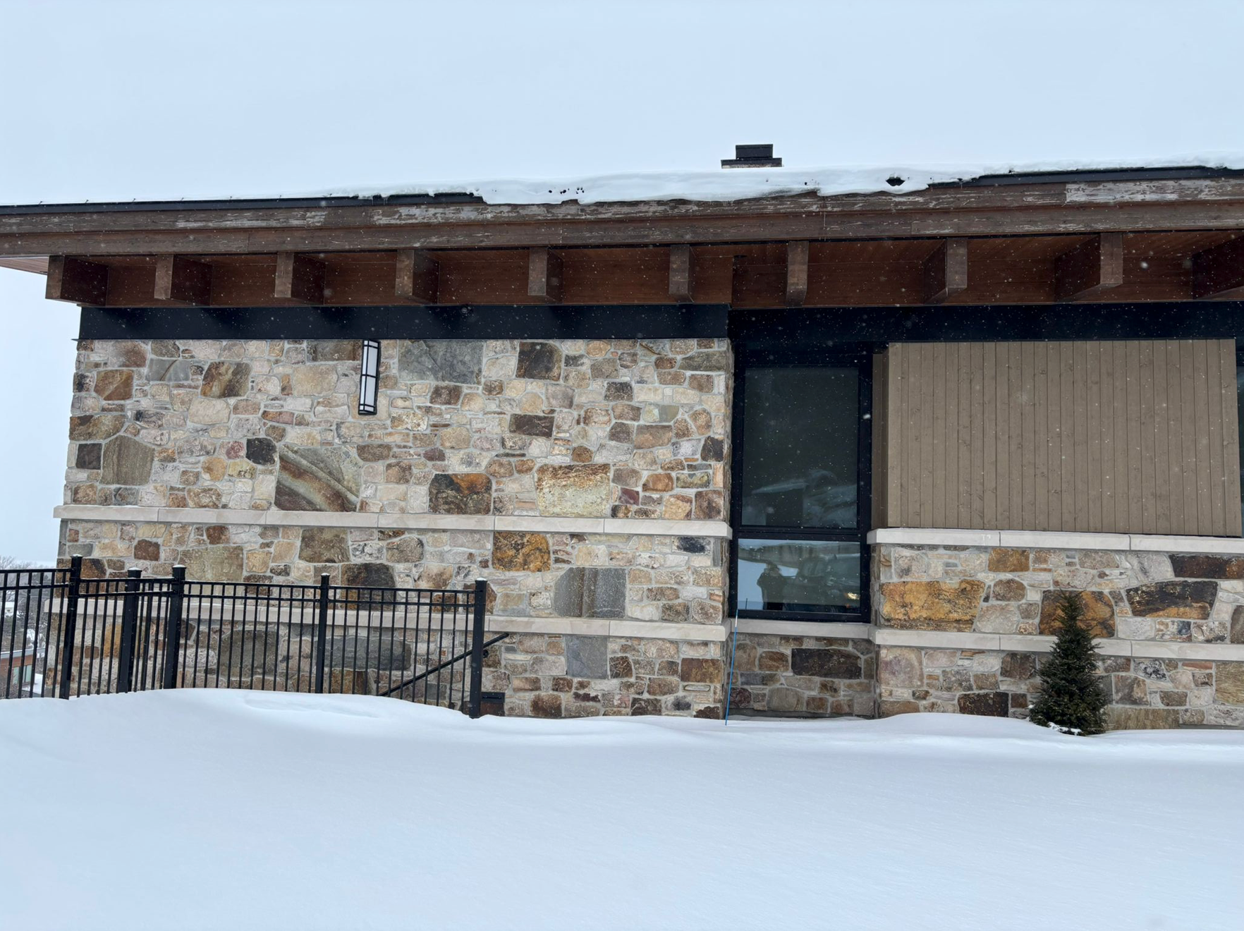 Collingwood Luxe - Weathered Brown Sandstone Random Blend with Oversized Pieces - Thin Stone Veneer - Flats