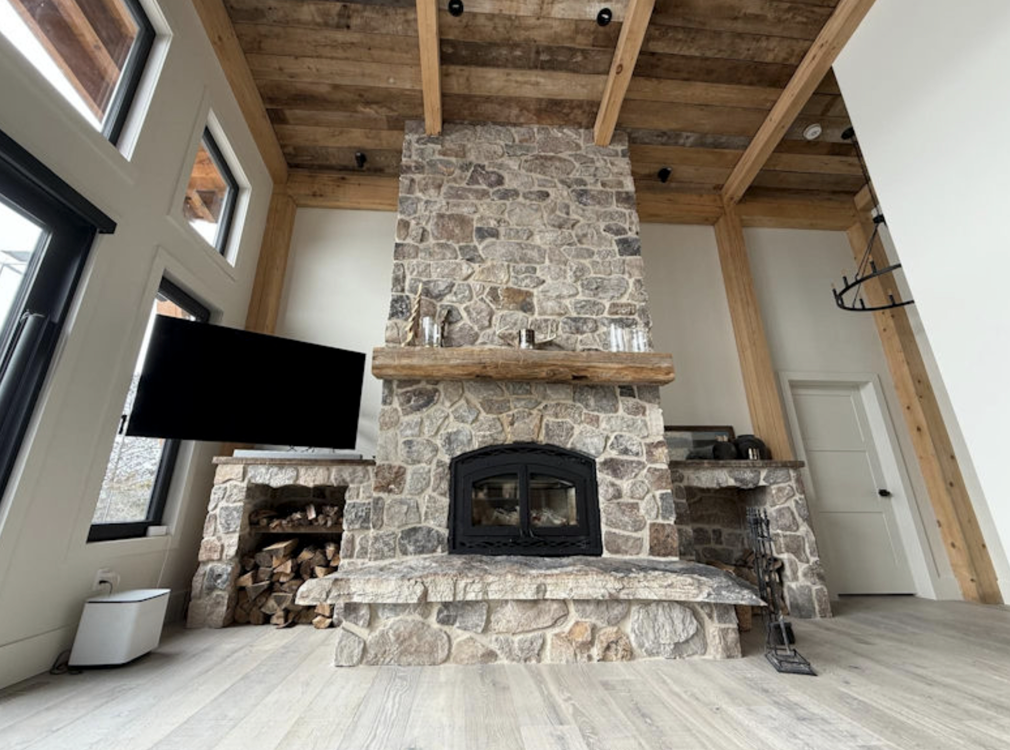 Collingwood Weathered Face Brown Sandstone Blend - Thin Stone Veneer - Flats
