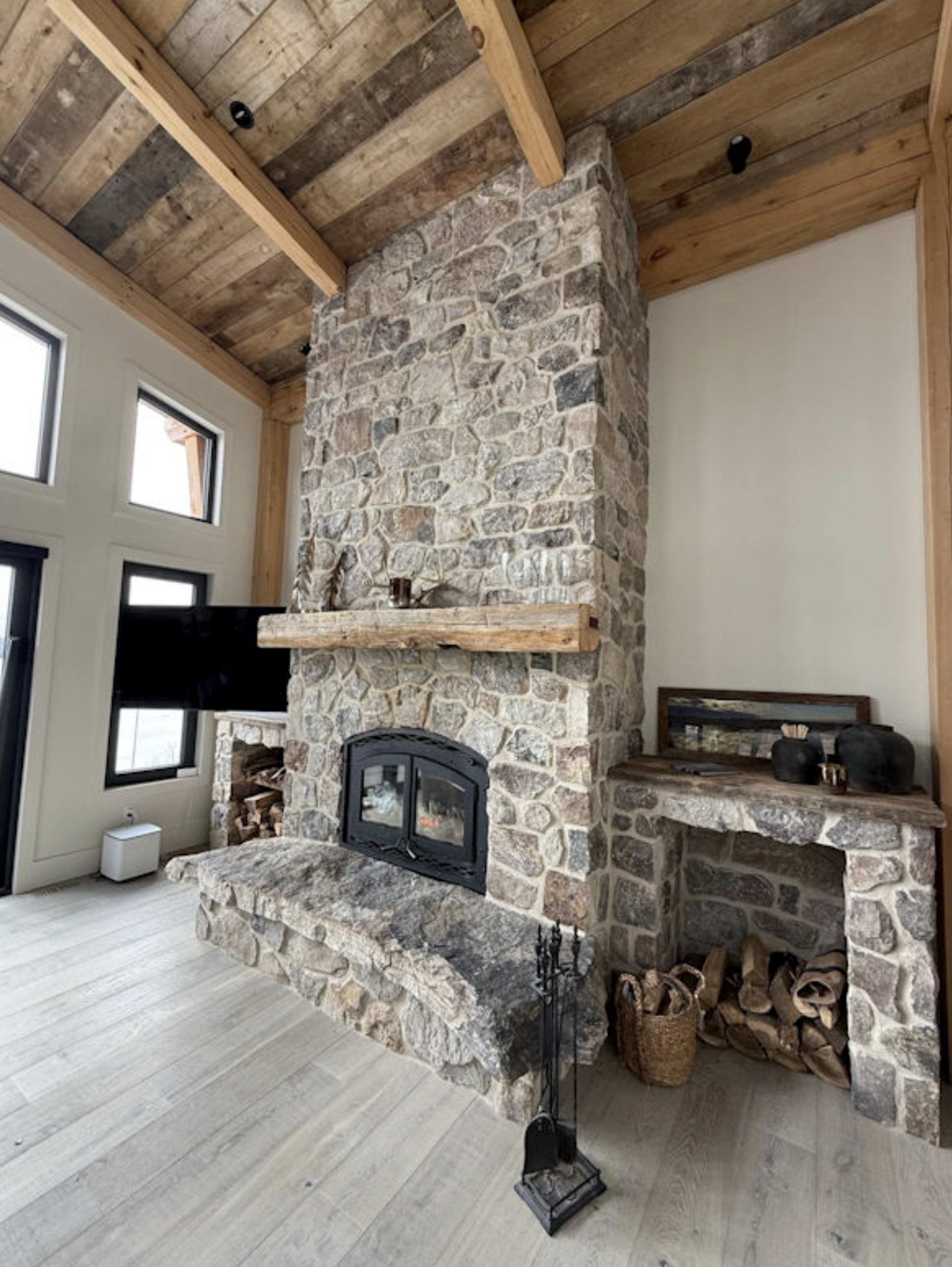 Collingwood Weathered Face Brown Sandstone Blend - Thin Stone Veneer - Flats
