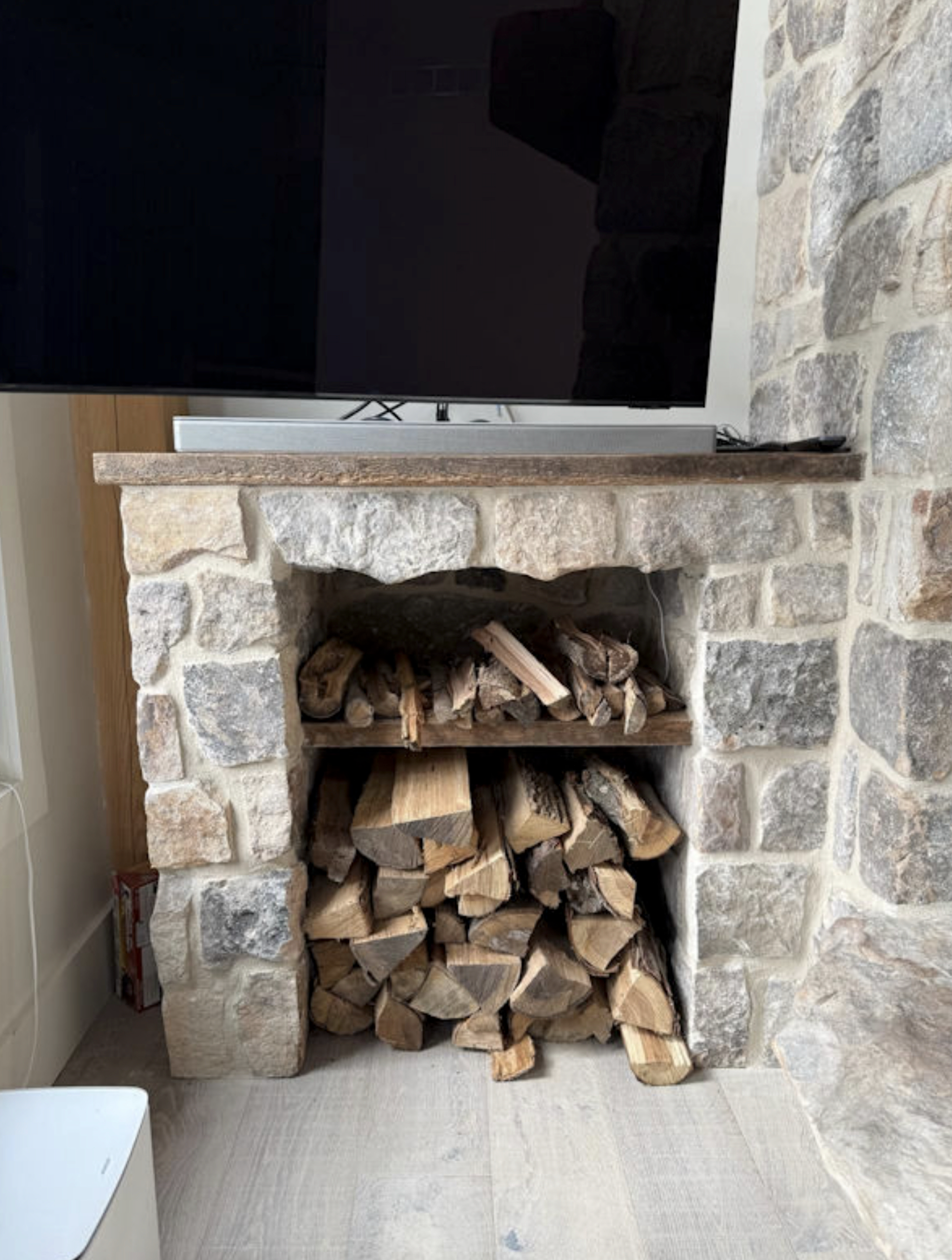 Collingwood Weathered Face Brown Sandstone Blend - Thin Stone Veneer - Flats