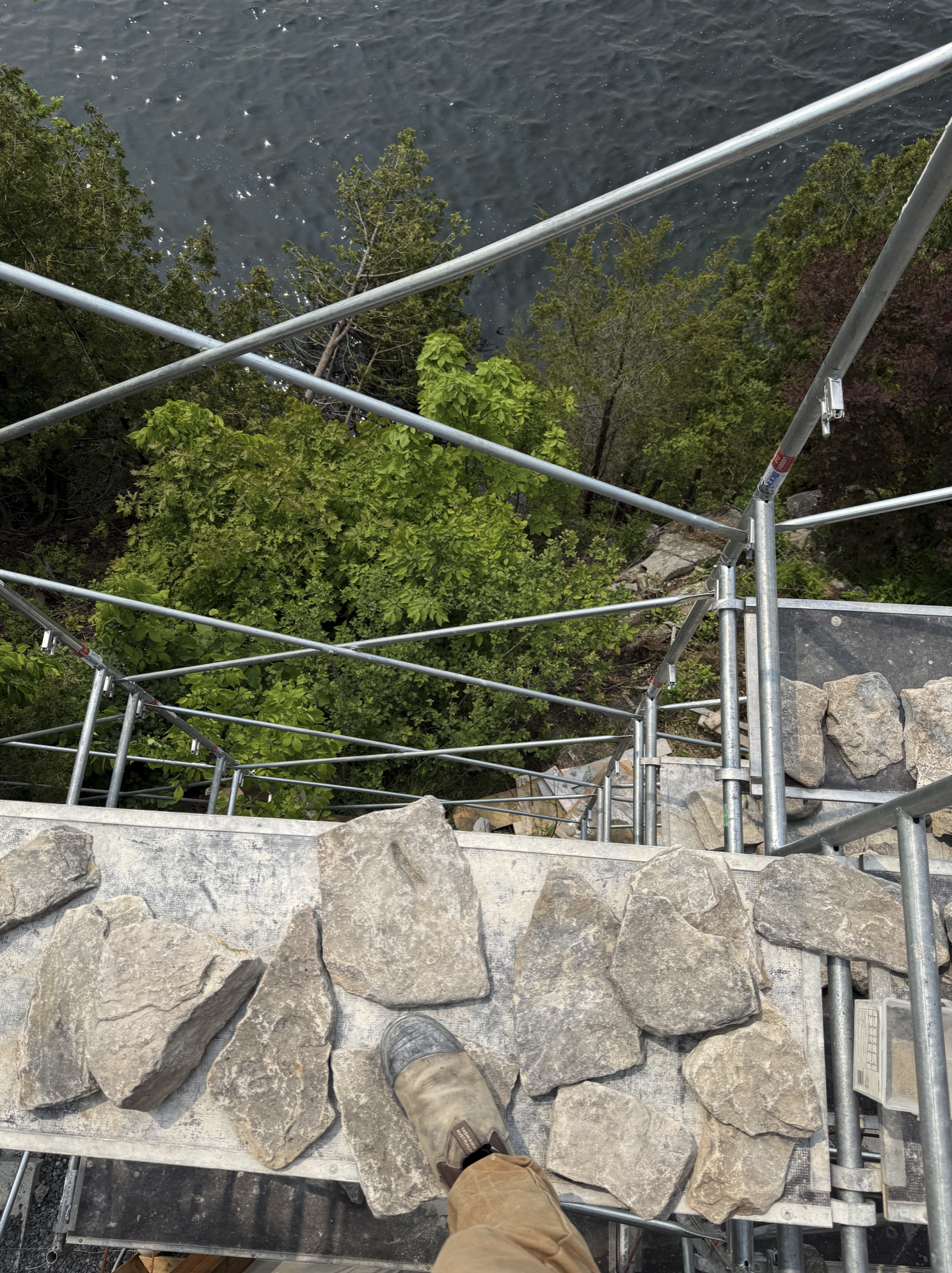 Collingwood Weathered Face Premium Brown Sandstone Blend - Thin Stone Veneer - Flats