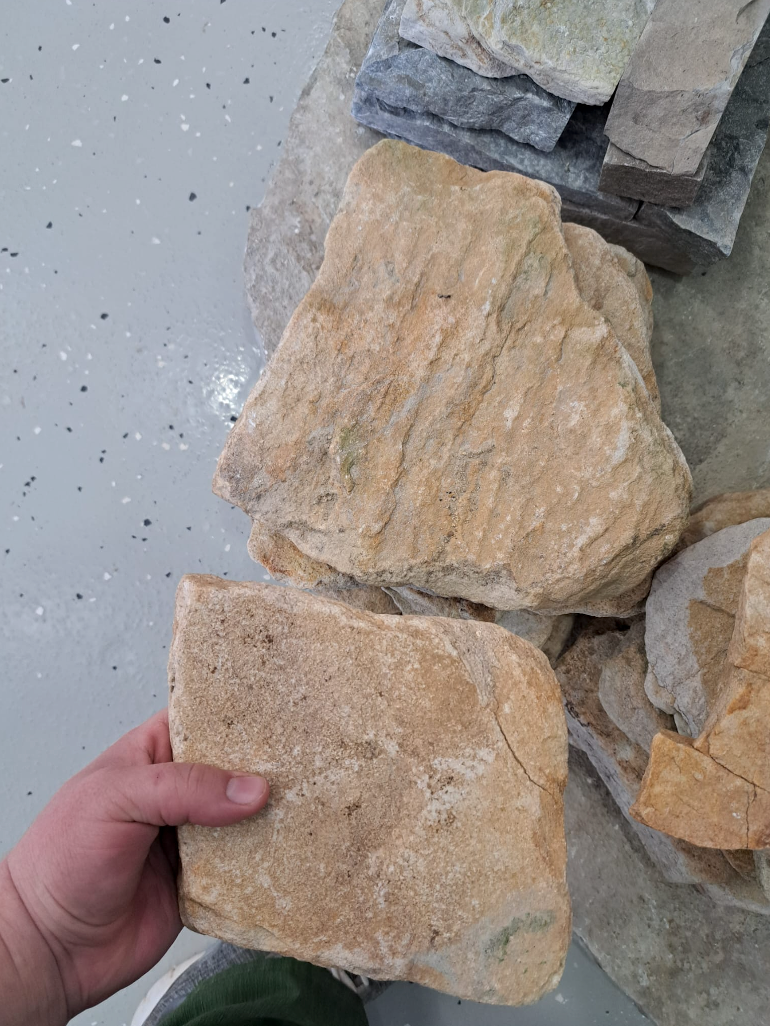 Desert Tan Sandstone Random - Thin Stone Veneer - Corners