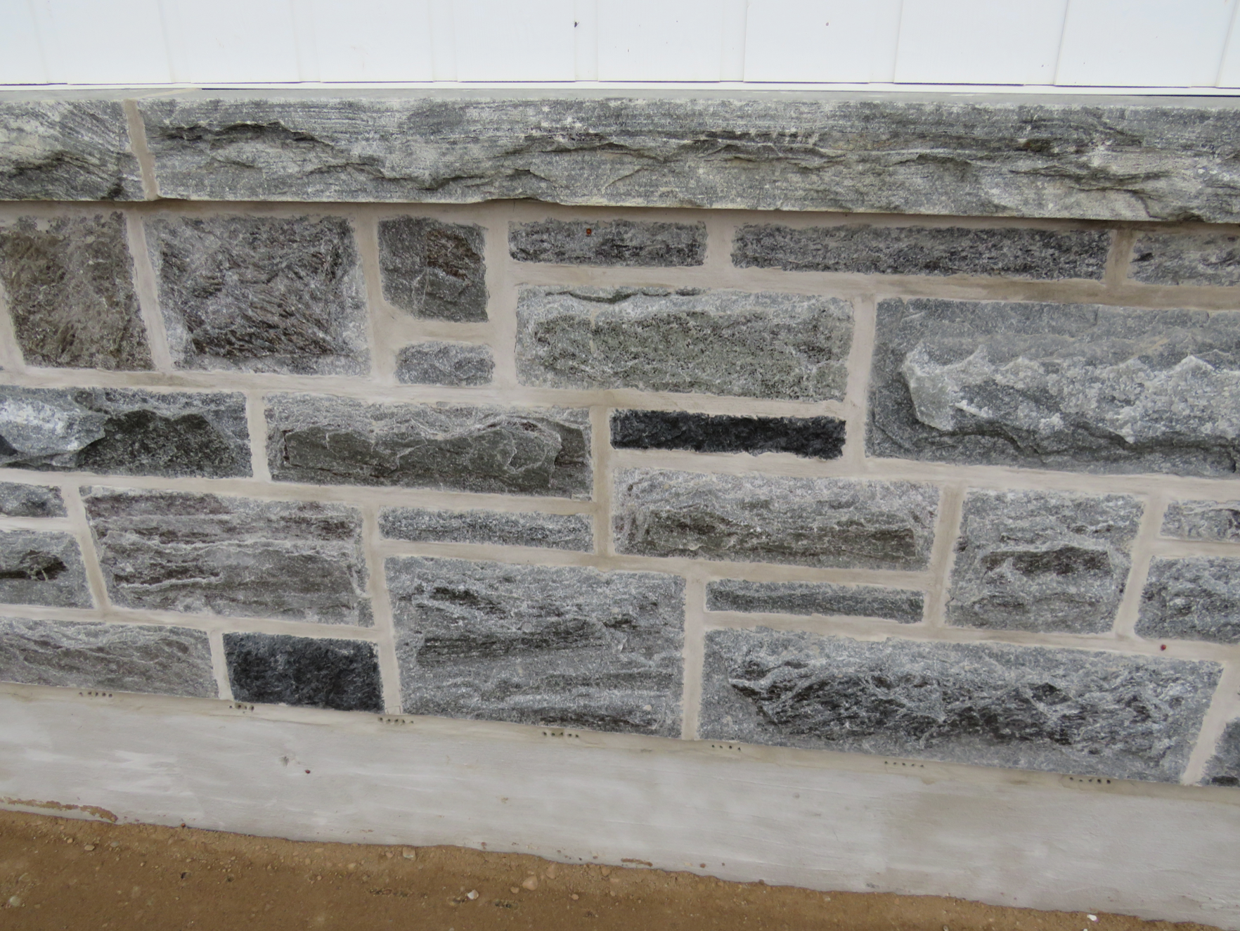 Elite Blue Granite Split Face Sawn Height - Full Bed Building Stone
