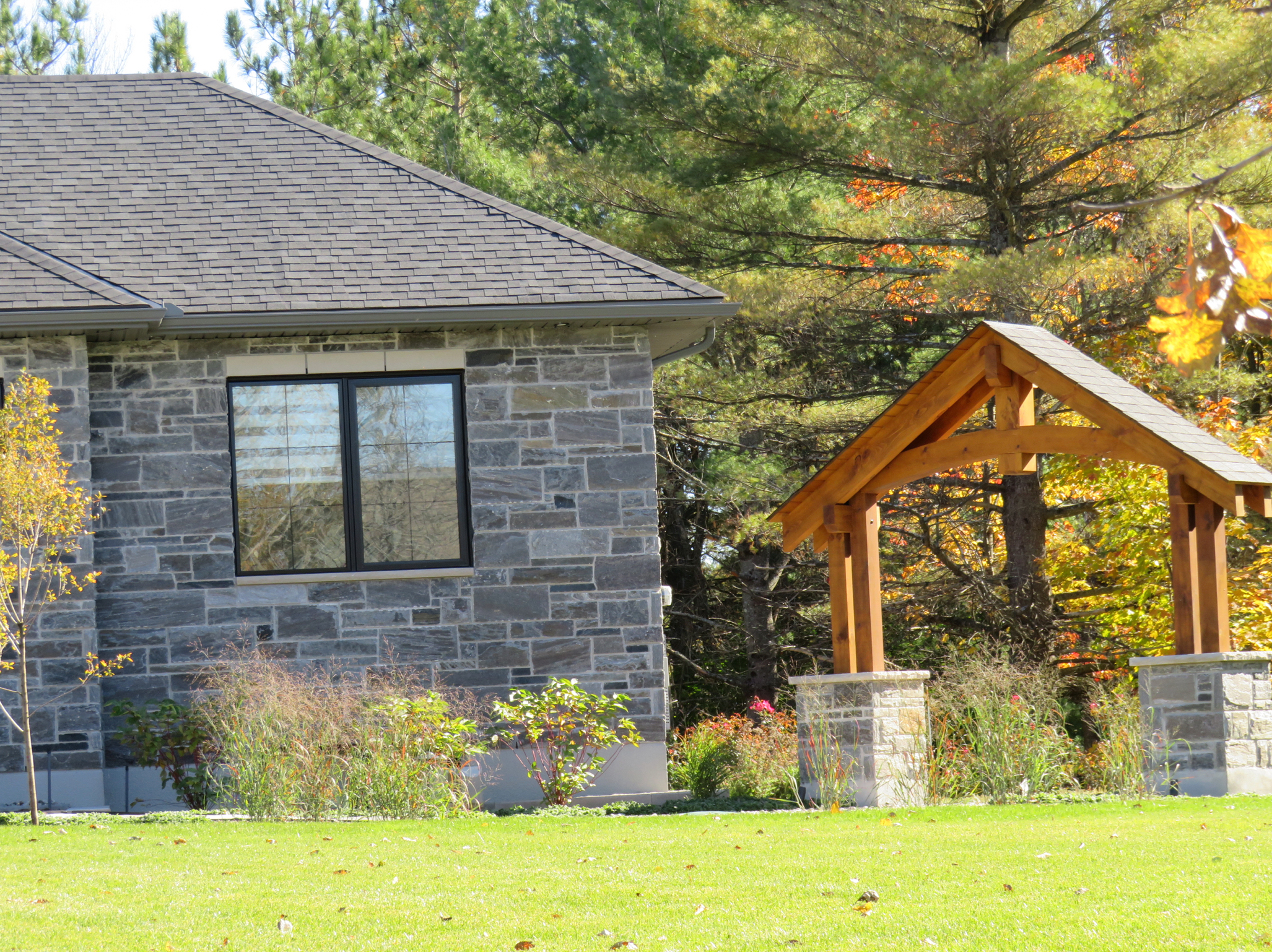 Elite Blue Granite Split Face Sawn Height - Full Bed Building Stone