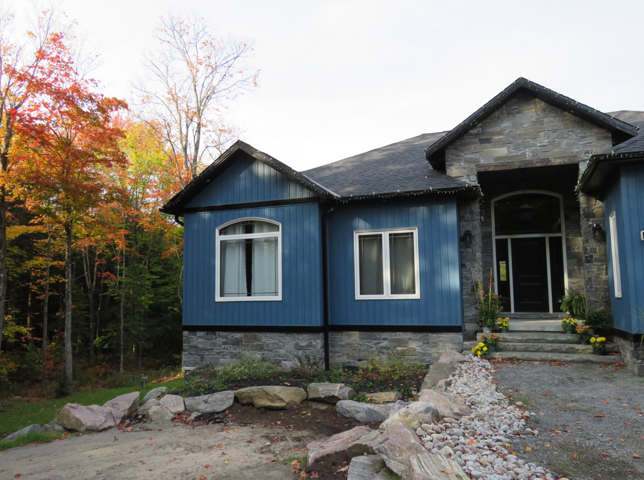 Elite Blue Granite Split Face Sawn Height - Full Bed Building Stone