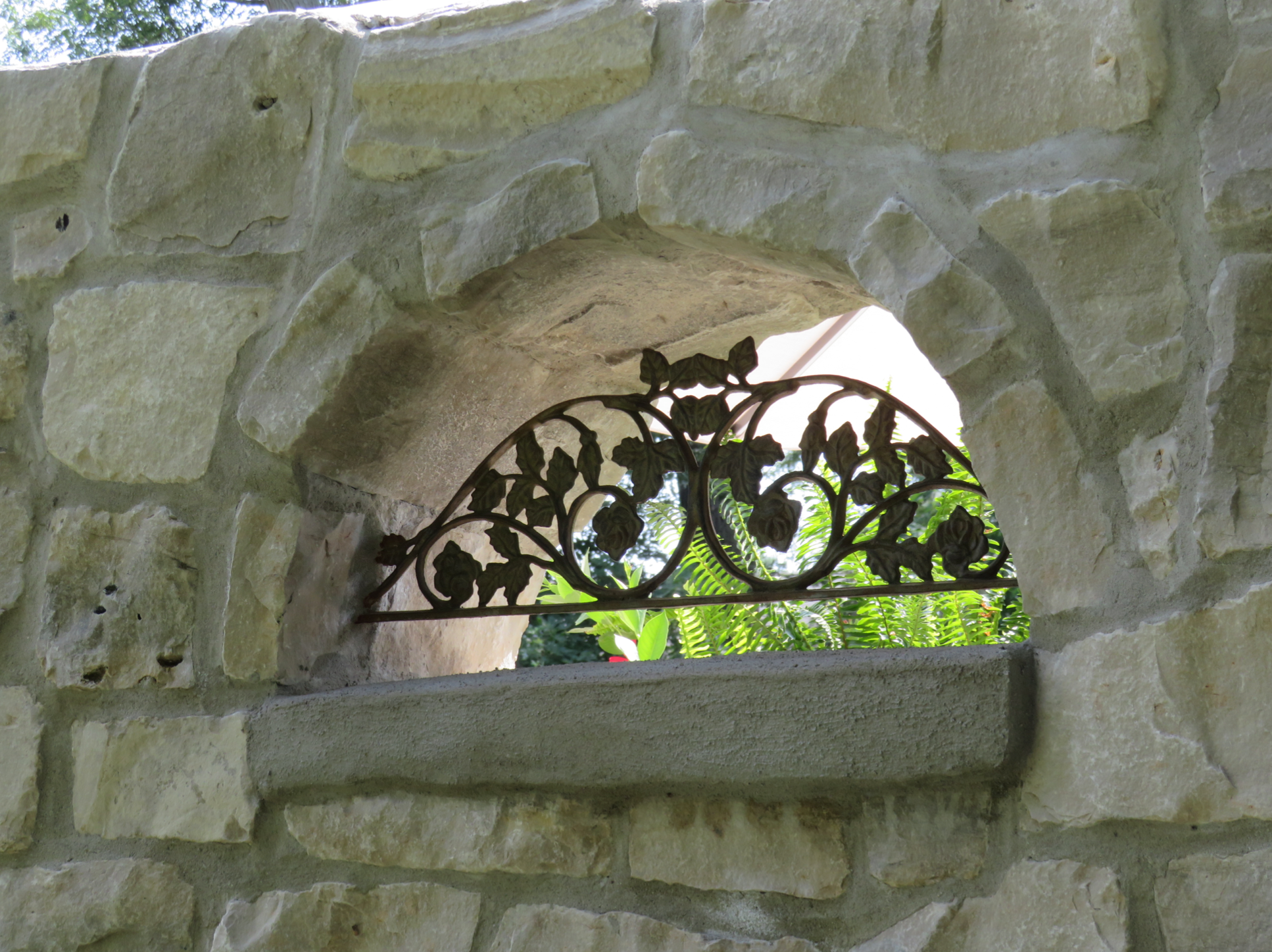 Guelph Buff Tan Limestone - Tumbled Thin Veneer - Flats