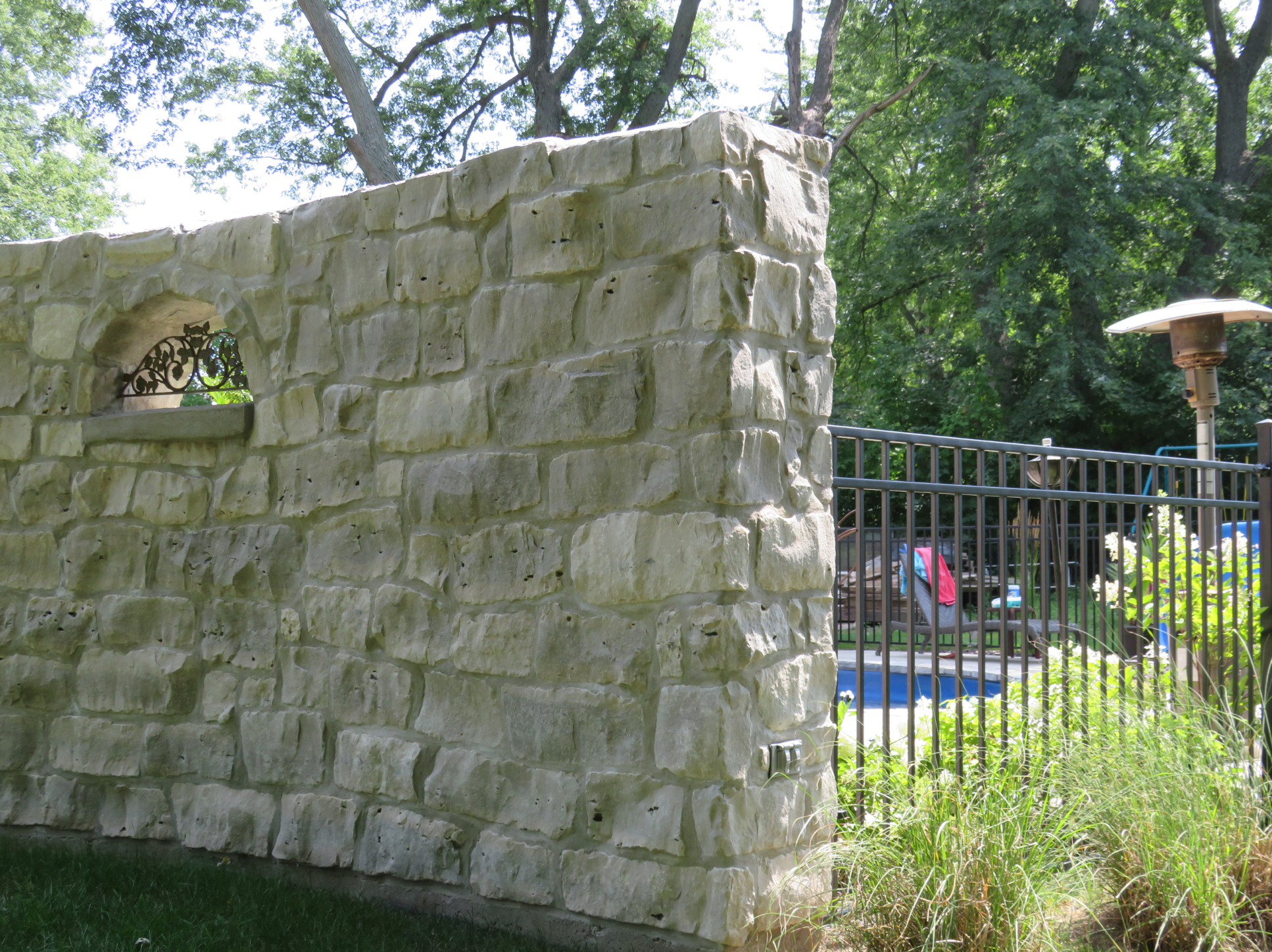 Guelph Buff Tan Limestone - Tumbled Thin Veneer - Flats
