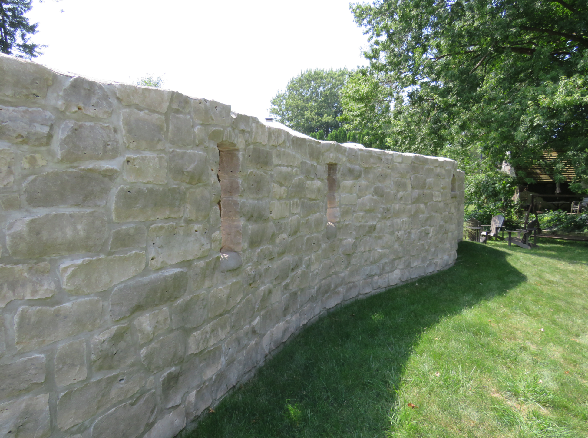 Guelph Buff Tan Limestone - Tumbled Thin Veneer - Flats
