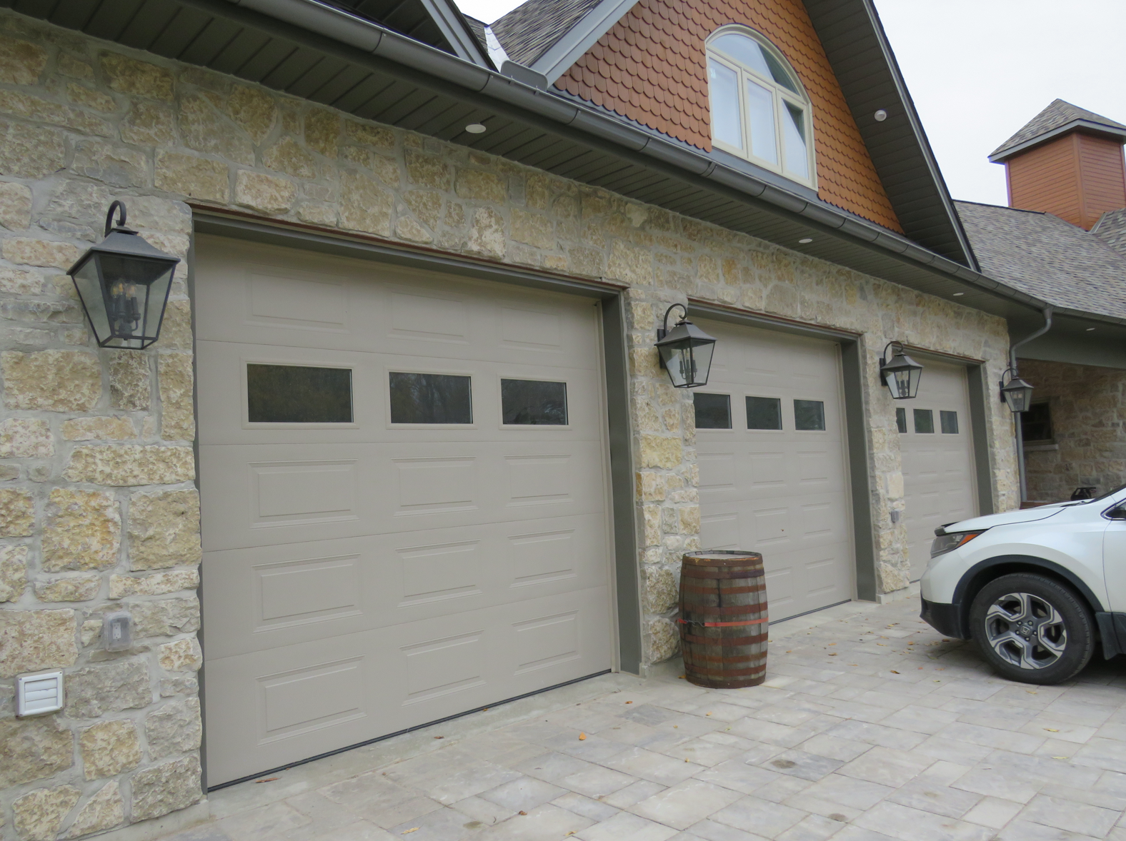 Harvest Gold Limestone Olde Mill Blend - Thin Veneer Stone - Tumbled - Flats