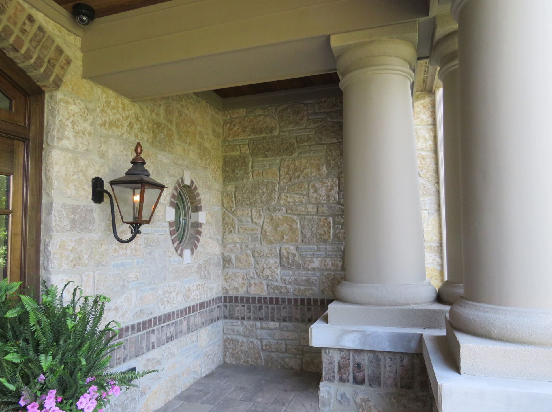 Harvest Gold Limestone Olde Mill Blend - Thin Veneer Stone - Tumbled - Flats