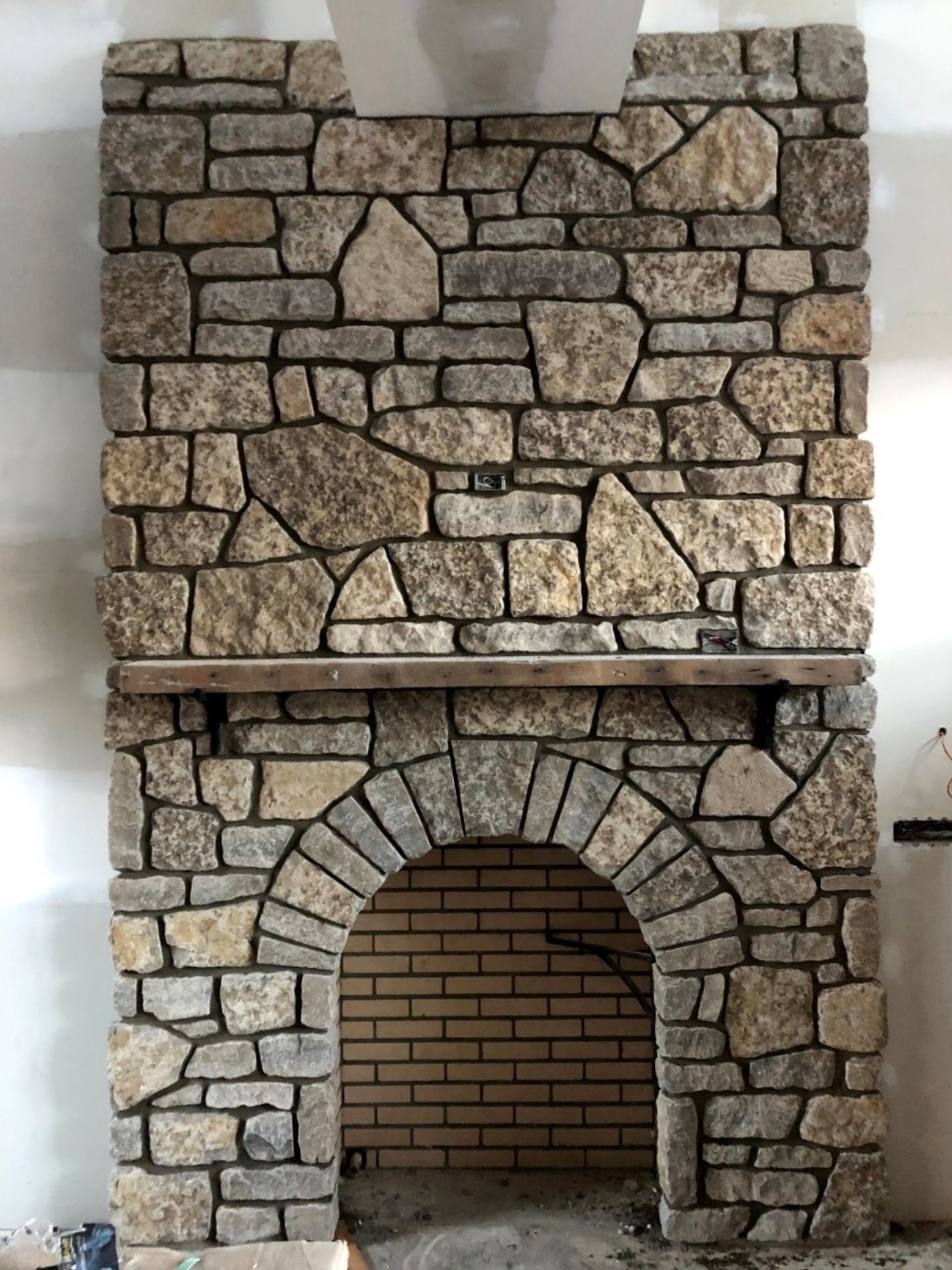 Harvest Gold Limestone Olde Mill Blend - Thin Veneer Stone - Tumbled - Flats