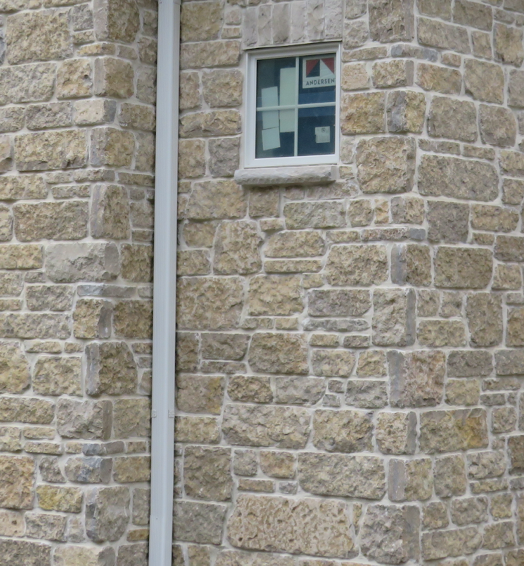 Harvest Gold Limestone Sawn Height Tumbled - Thin Stone Veneer - Corners