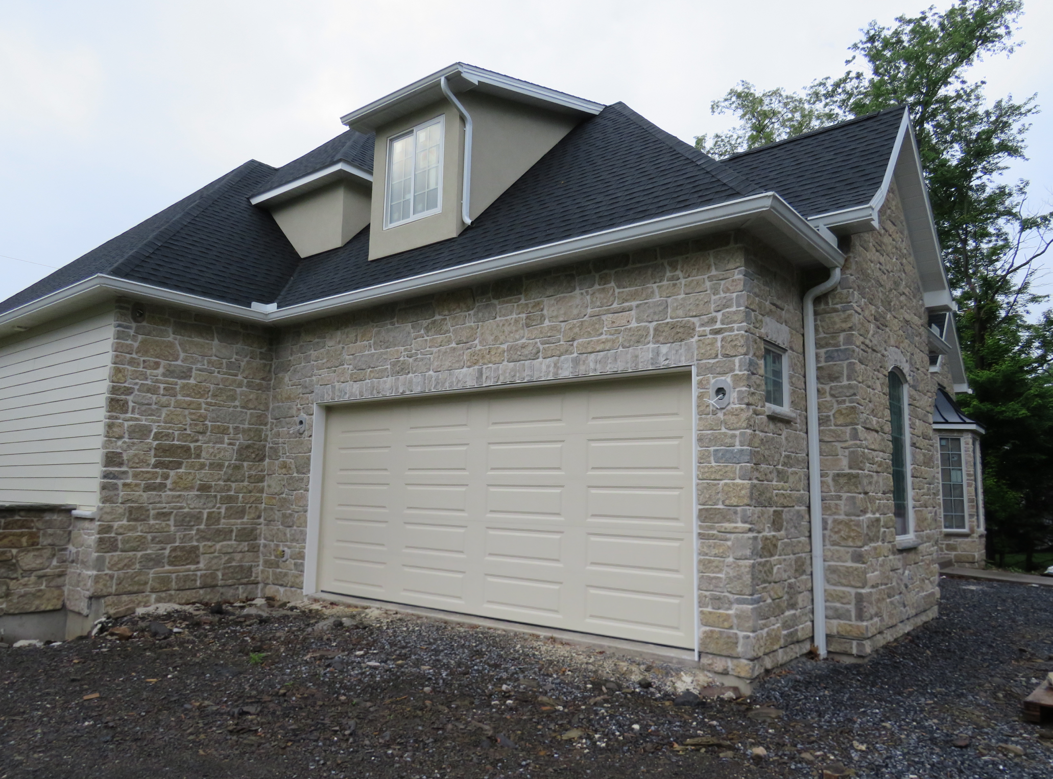 Harvest Gold Limestone Sawn Height Tumbled - Thin Stone Veneer - Corners