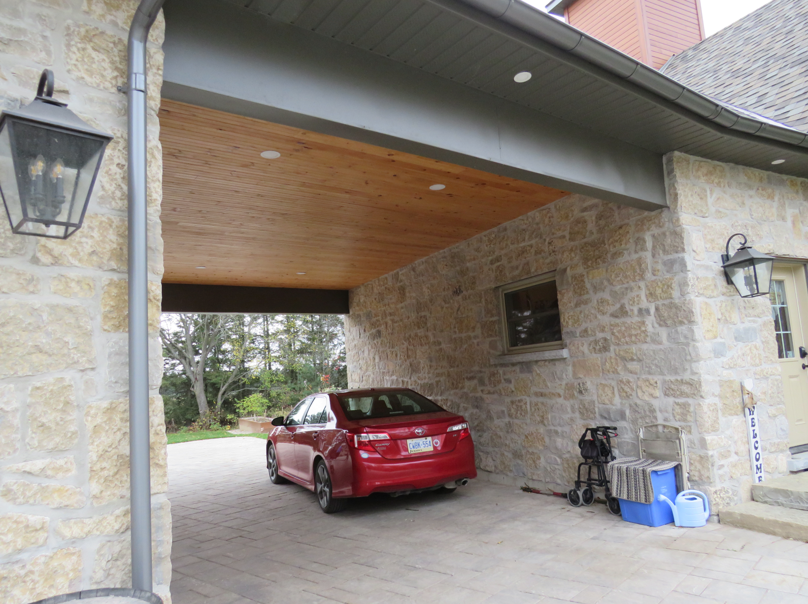 Harvest Gold Limestone Olde Mill Blend - Thin Veneer Stone - Tumbled - Flats