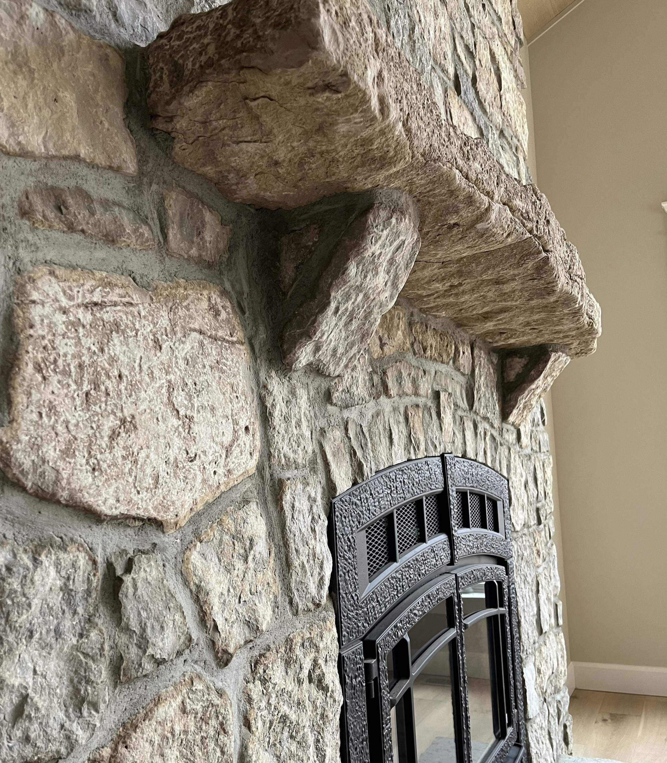 Harvest Gold Limestone Olde Mill Blend - Thin Veneer Stone - Tumbled - Flats