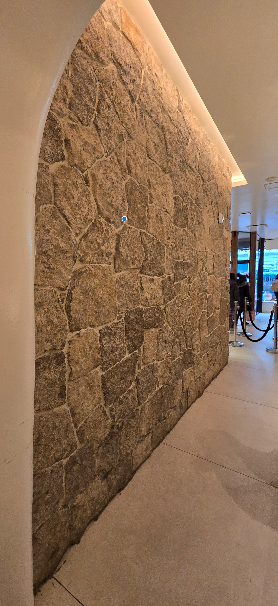 Harvest Gold Limestone - Tumbled Squared Thin Veneer - Corners