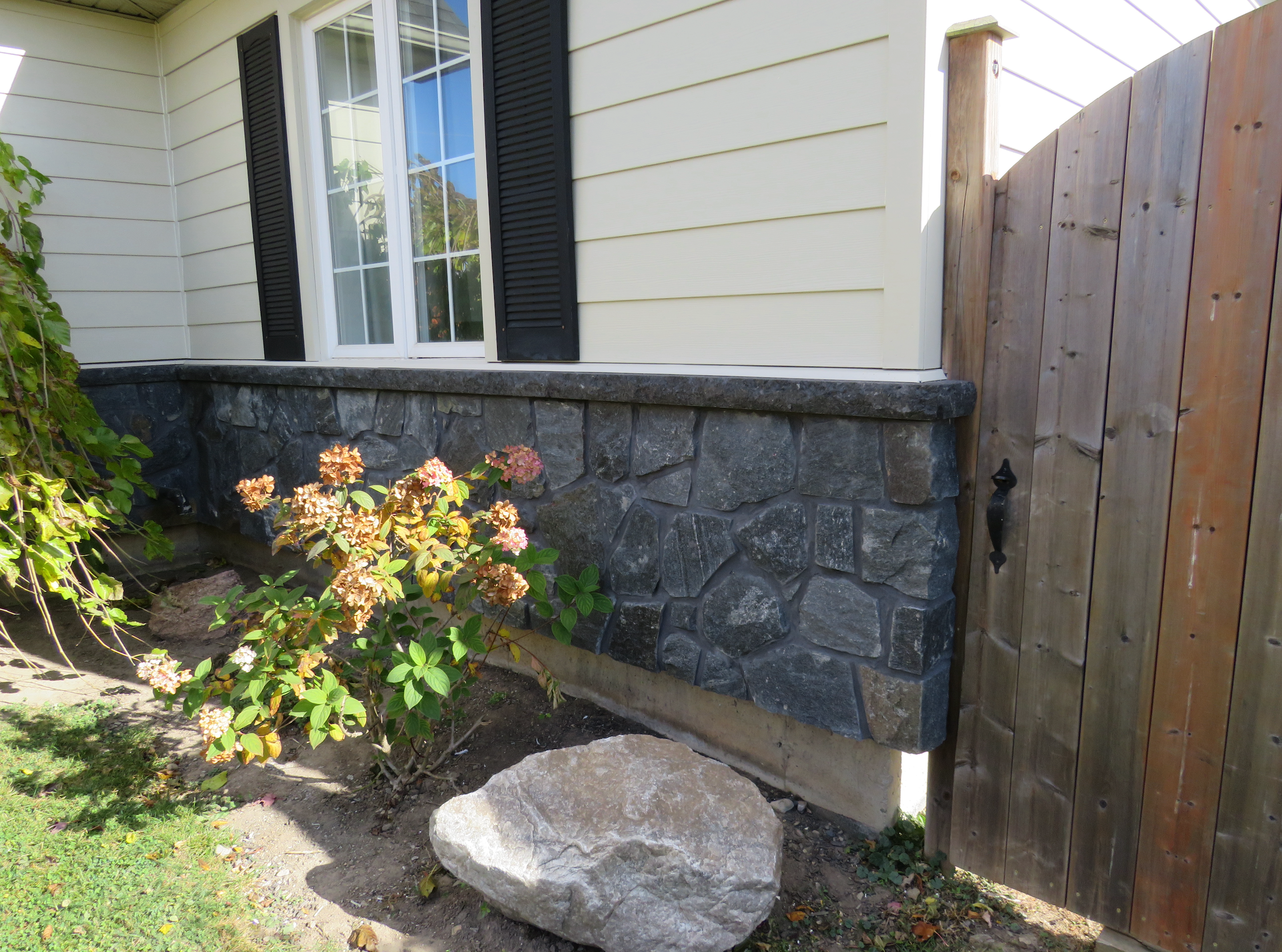 Midnight Black Random - Thin Stone Veneer - Flats