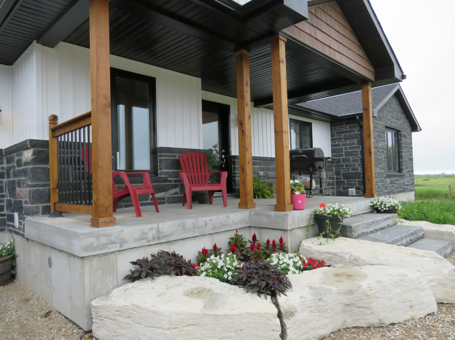 Midnight Black Sawn Height - Thin Stone Veneer - Corners