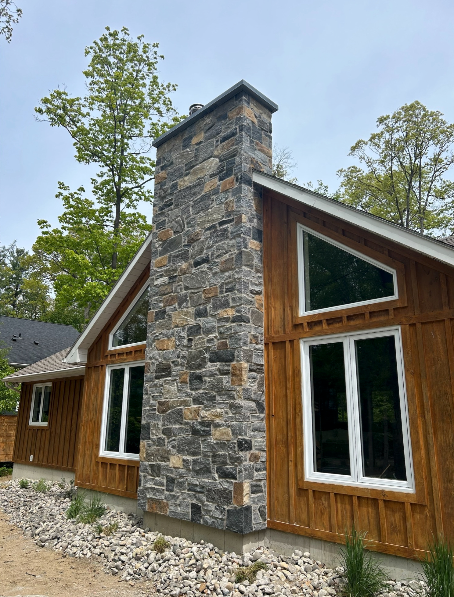 Muskoka Bay Midnight Black with Brown Accent - Thin Stone Veneer - Corners