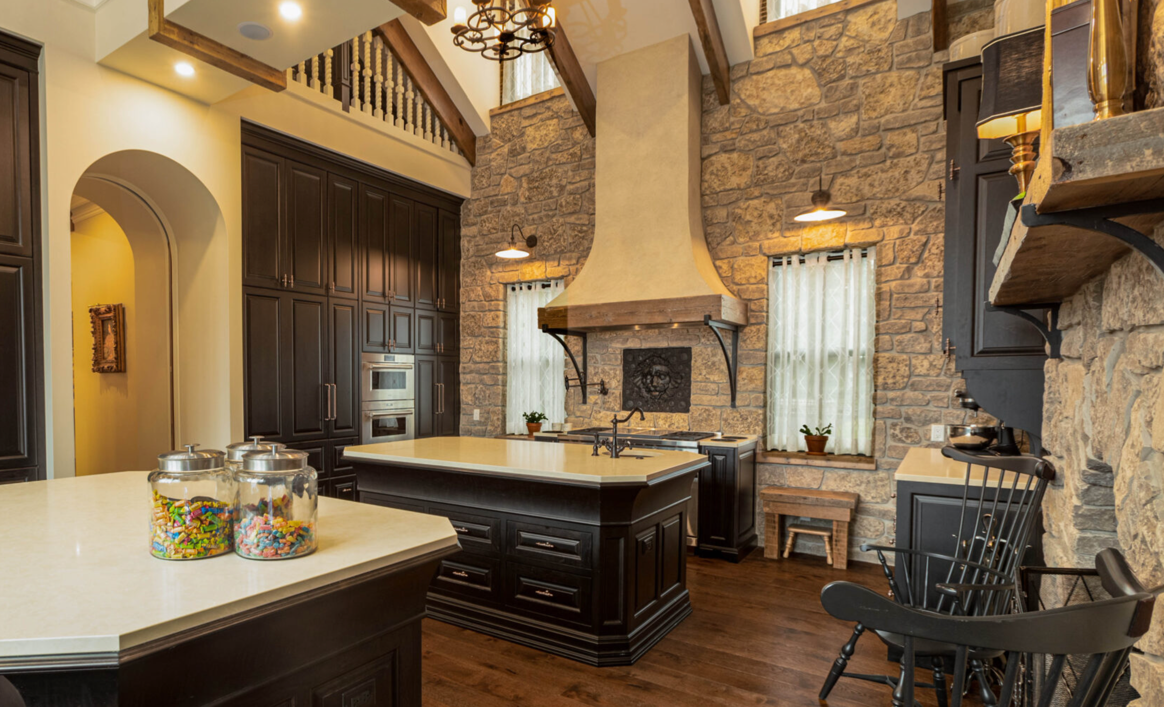 Harvest Gold Limestone Olde Mill Blend - Thin Veneer Stone - Tumbled - Flats