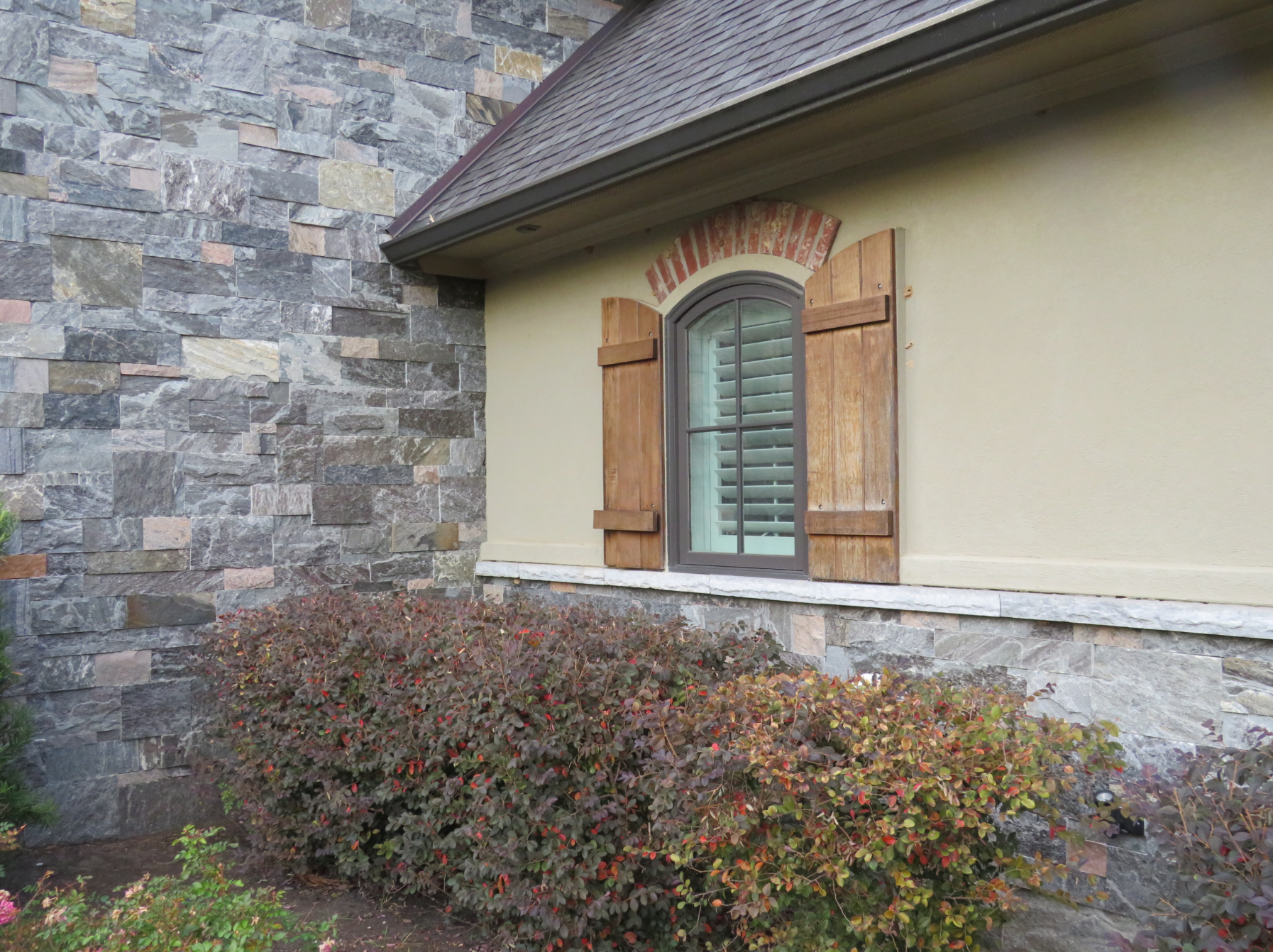 Elite Blue Granite Gain's Blend Thin Veneer - Drystack Sawn Height - Flats