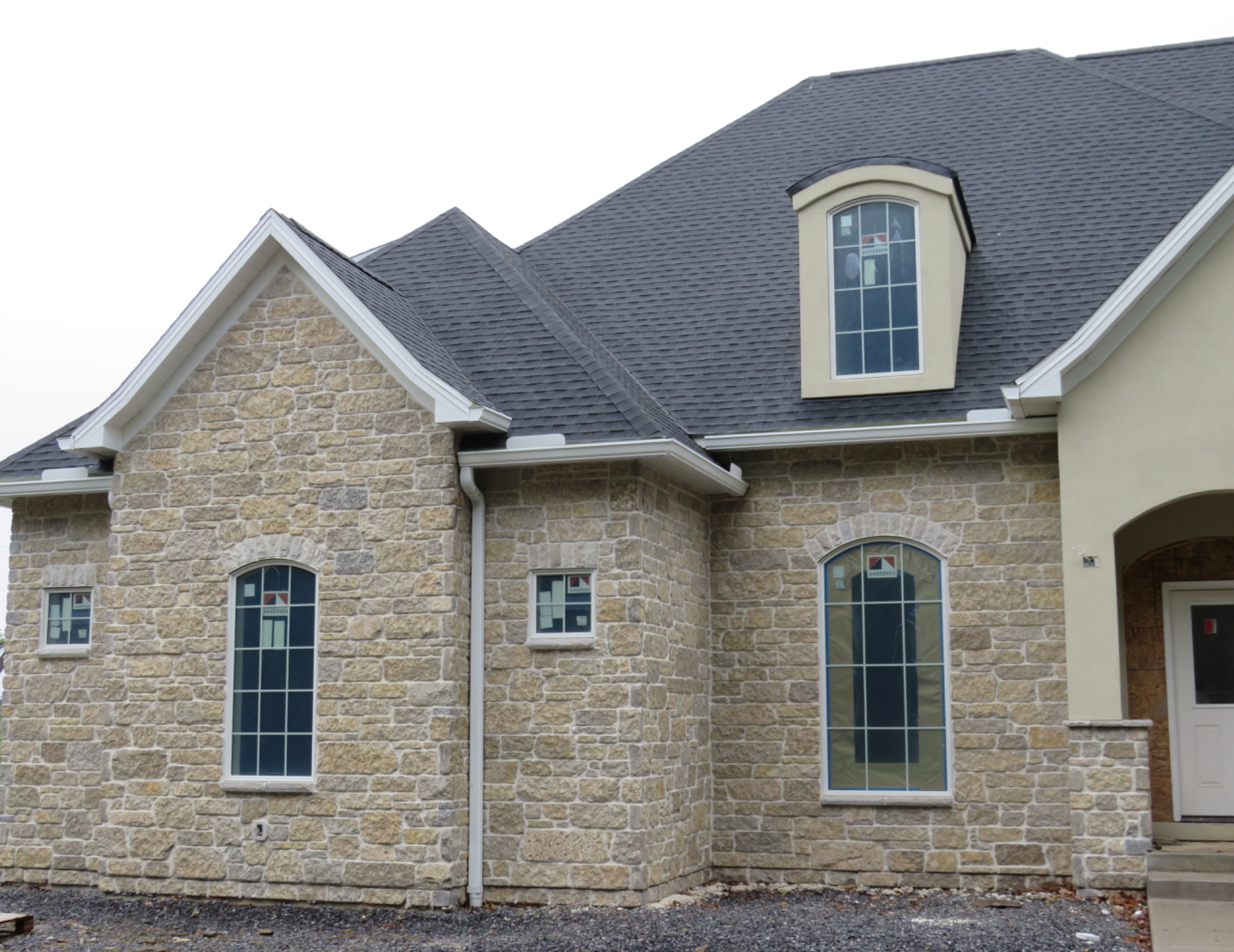 Harvest Gold Limestone Sawn Height Tumbled - Thin Stone Veneer - Corners