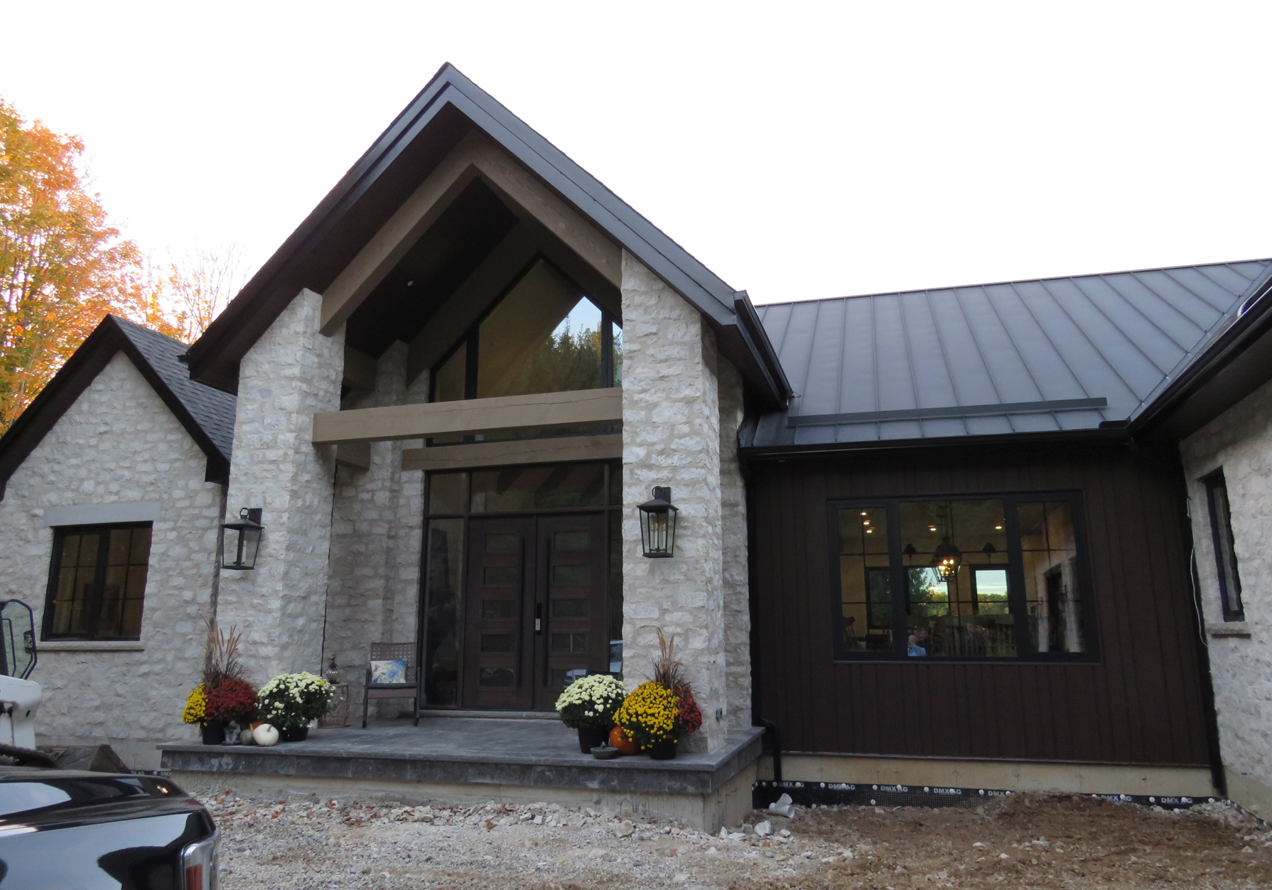 White Mist Ledgerock - Tumbled - Full Bed Building Stone