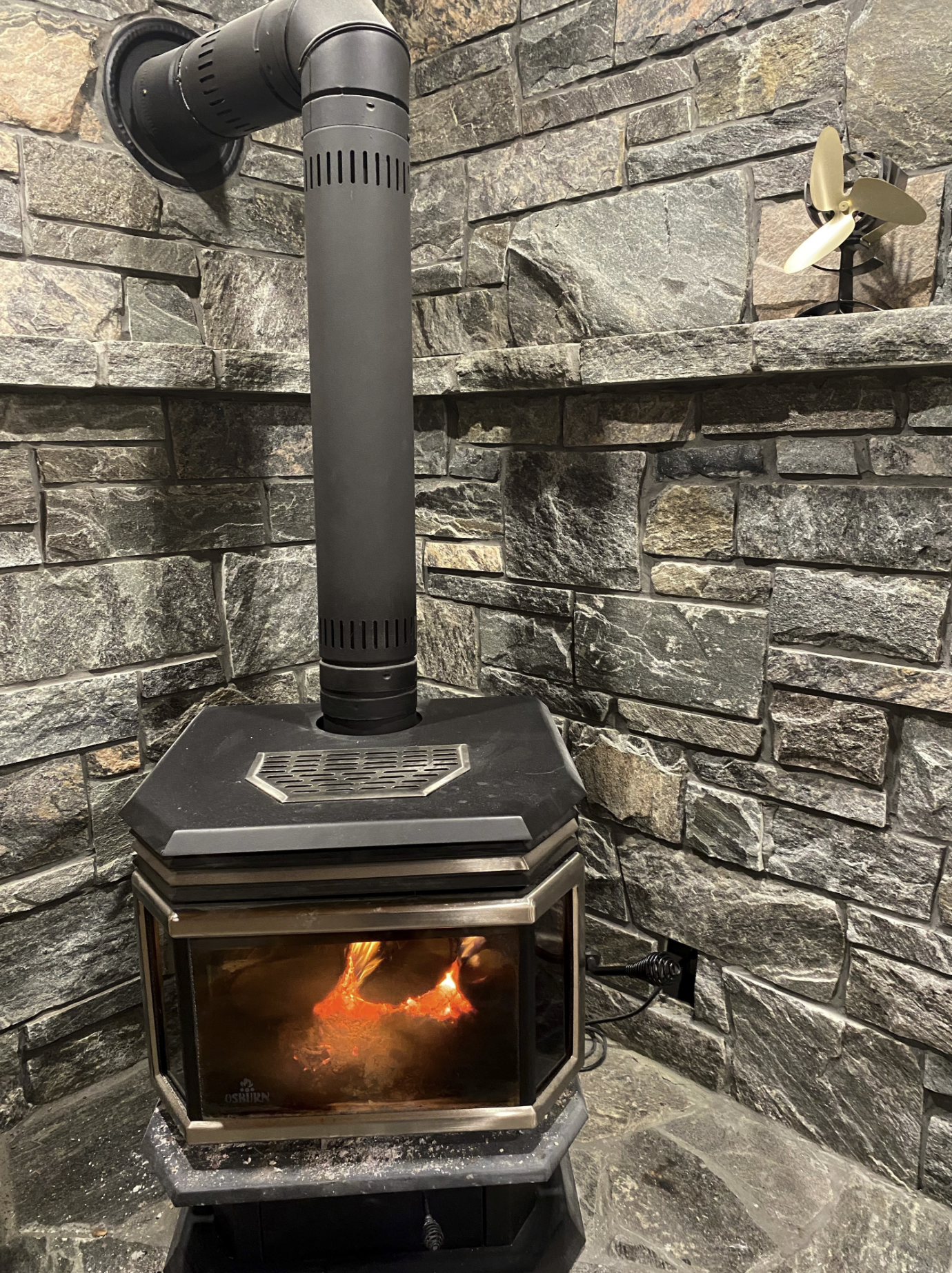 Shane's Lake Temogami Blend - Elite Blue & Pink Granite Sawn Height - Full Bed Building Stone