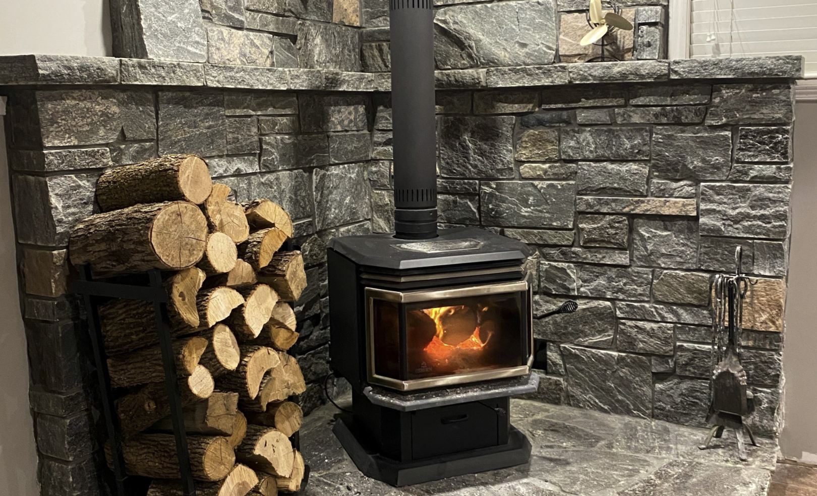 Shane's Lake Temogami Blend - Elite Blue & Pink Granite Sawn Height - Full Bed Building Stone