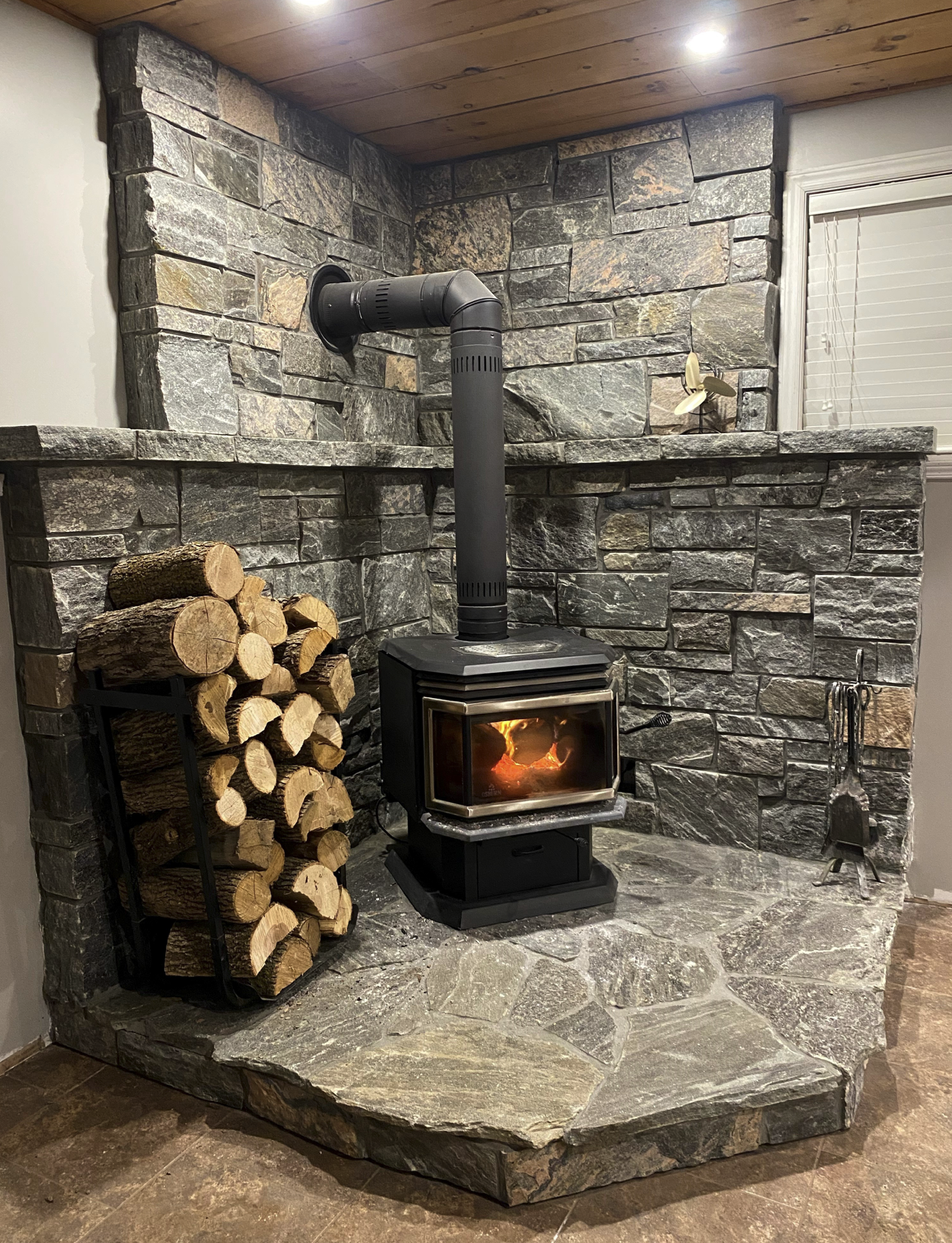 Shane's Lake Temogami Blend - Elite Blue & Pink Granite Sawn Height - Full Bed Building Stone