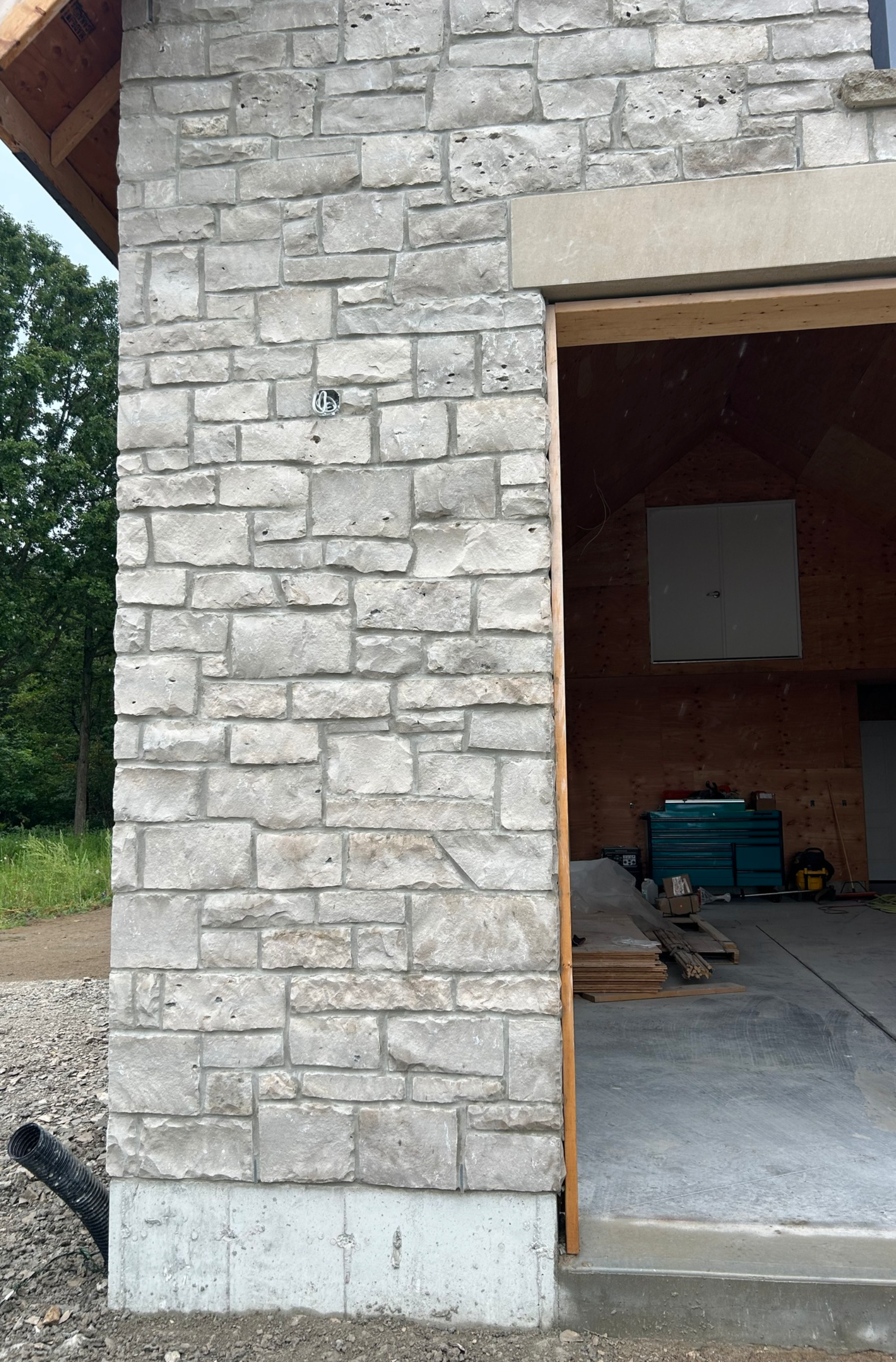 Guelph Buff Tan Limestone - Thin Veneer - Flats