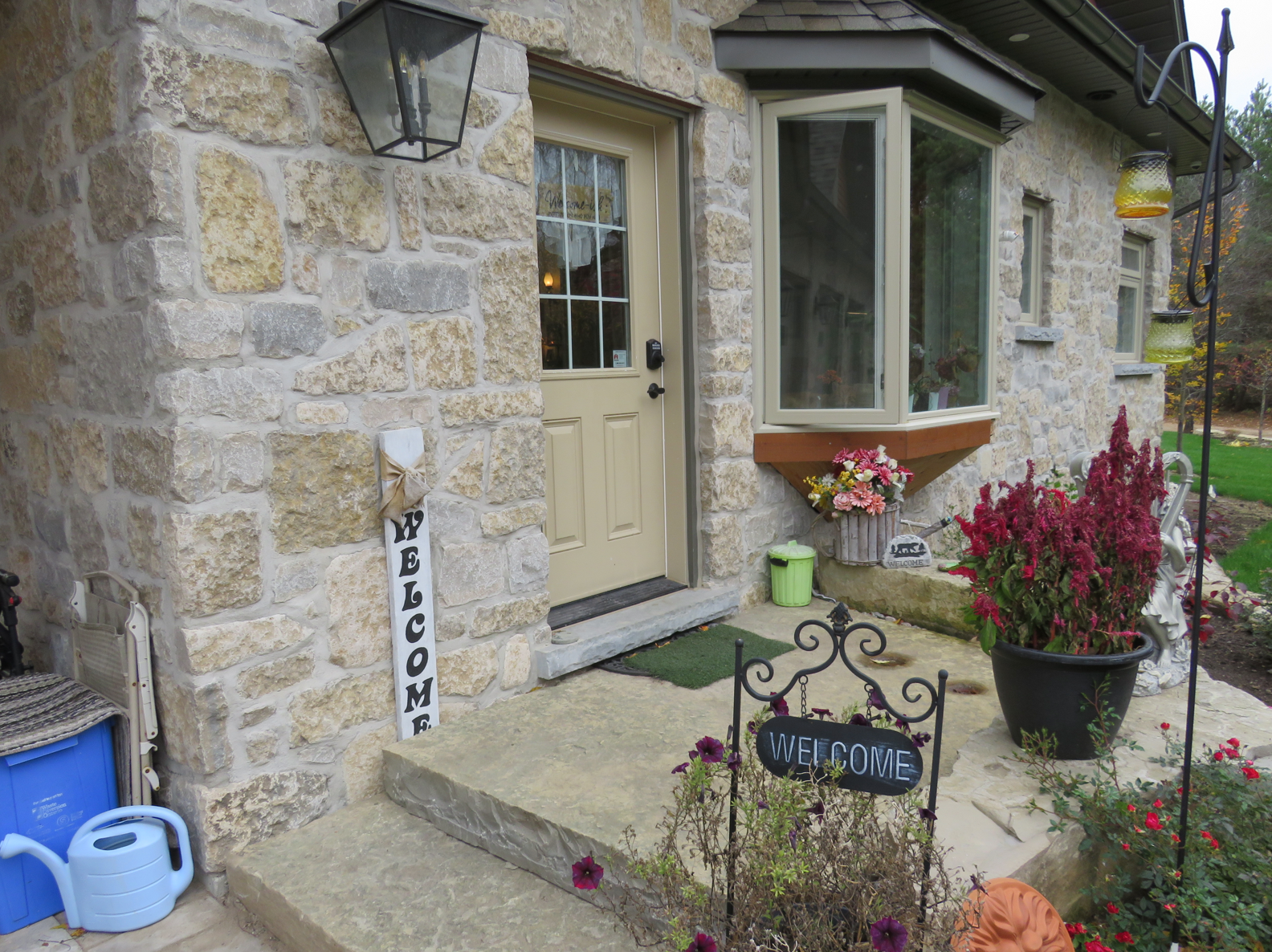 Harvest Gold Limestone Olde Mill Blend - Thin Veneer Stone - Tumbled - Flats