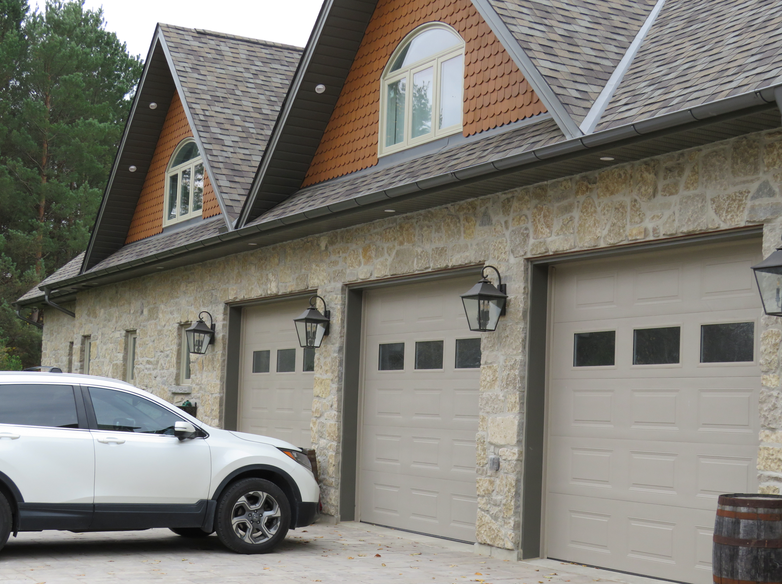 Harvest Gold Limestone Olde Mill Blend - Thin Veneer Stone - Tumbled - Flats