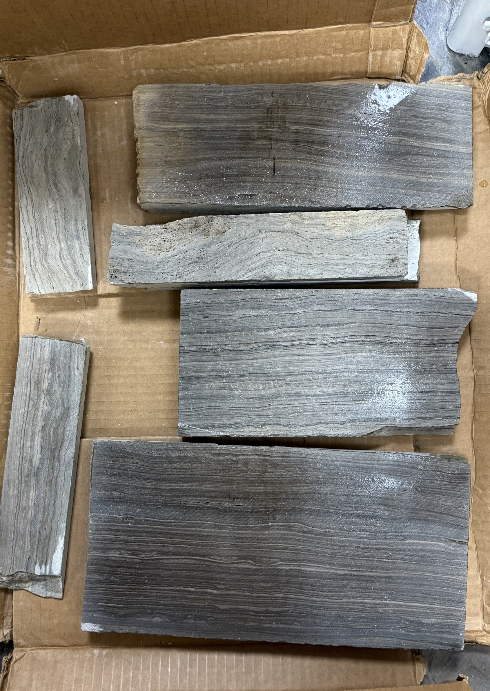 Tigerstripe Limestone Ledgerock - Sawn Face Sawn Height Thin Veneer - Corners