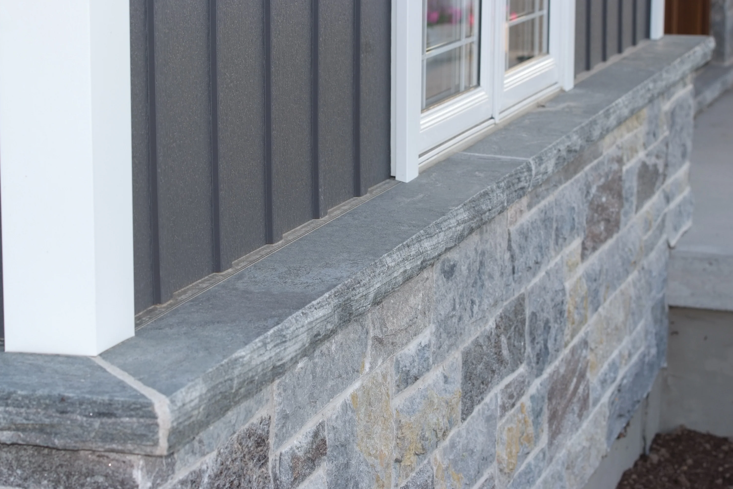 Timothy's Blend Sawn Height - Thin Stone Veneer - Corners