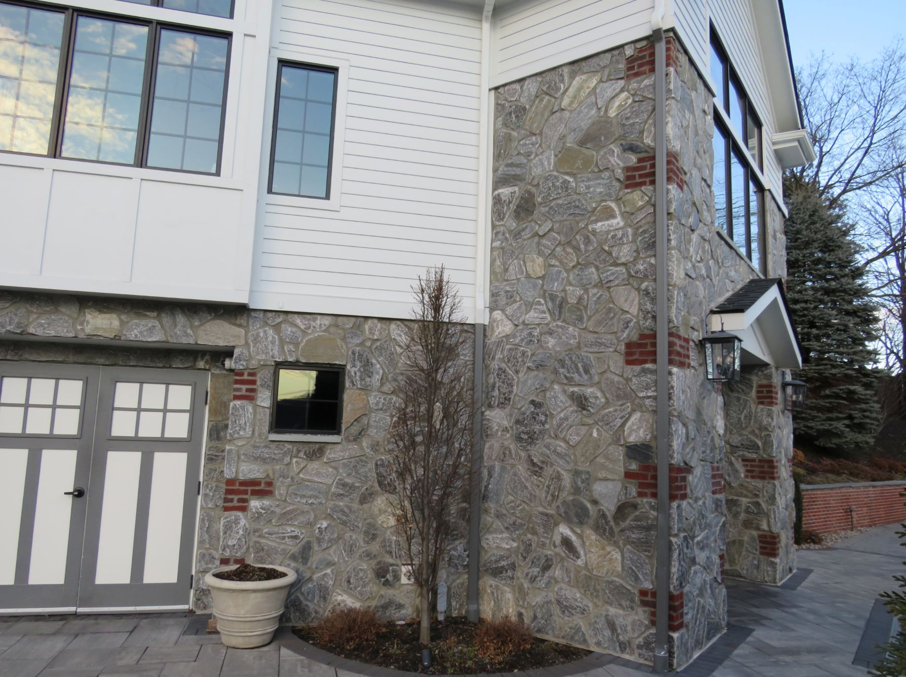 Elite Blue Granite Random Thin Veneer Natural Stone - Tumbled - Corners