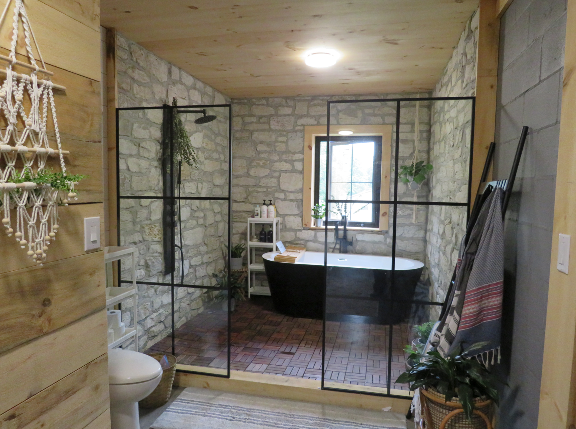 Weatheredge Limestone Weathered Face Ledgerock - Full Bed Building Stone