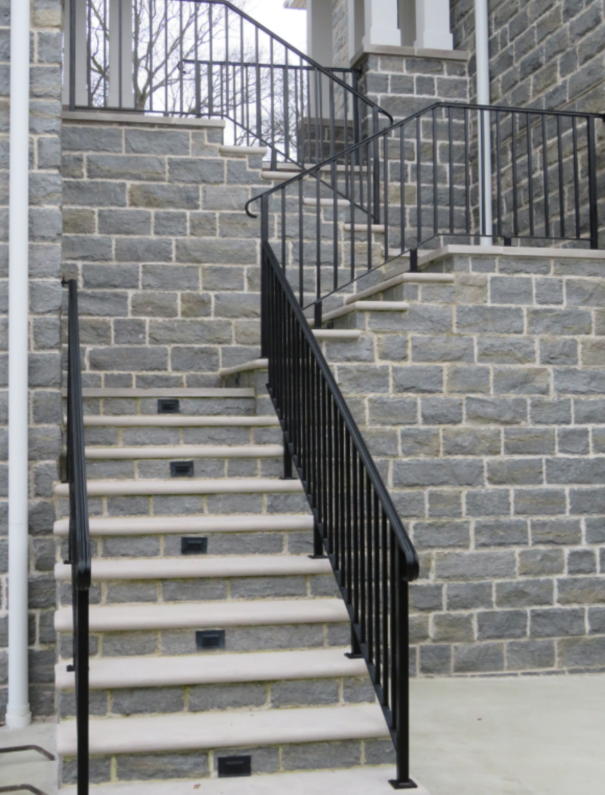 Weatheredge Limestone Ledgerock Thin Veneer - 7" Sawn Height, Random Lengths - Flats