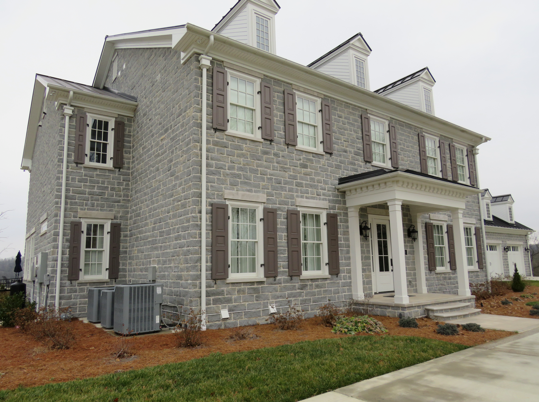 Weatheredge Limestone Ledgerock Thin Veneer - 7" Sawn Height, Random Lengths - Corners