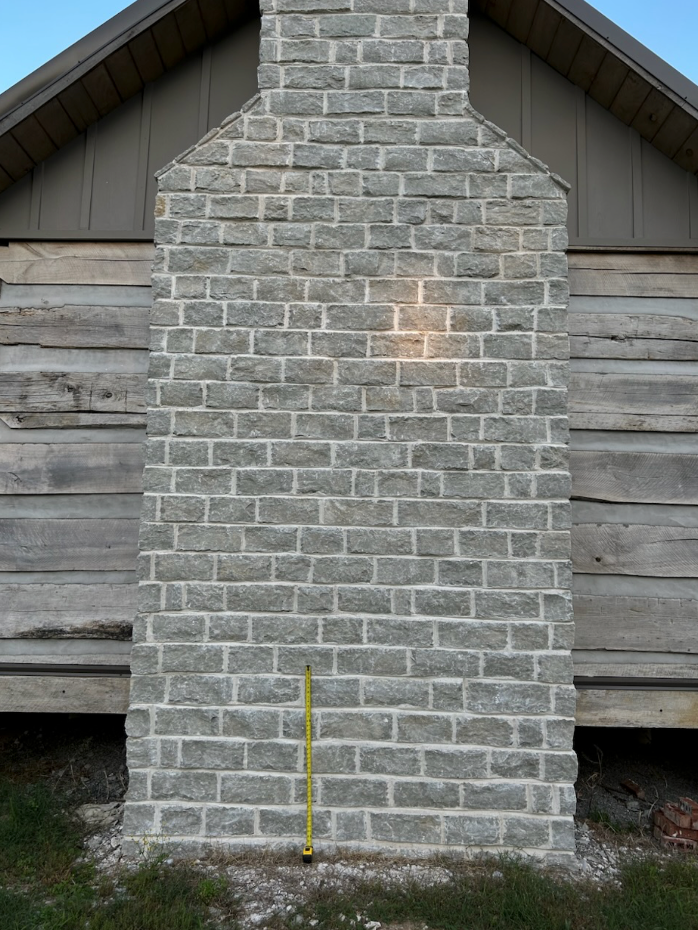 Weatheredge Limestone Ledgerock Thin Veneer - 7" Sawn Height, Random Lengths - Flats