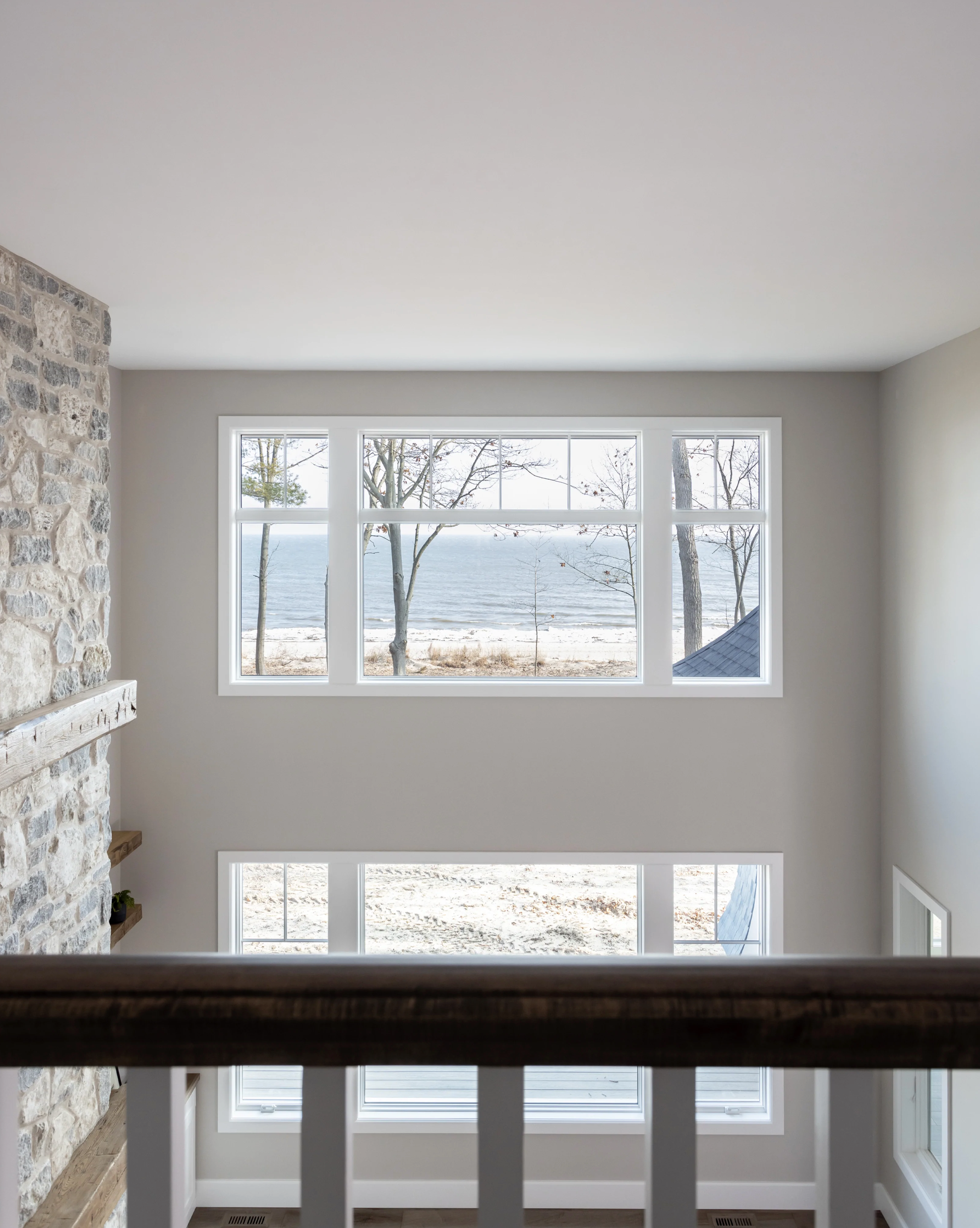 Weatheredge Limestone Olde Mill Estate Blend with White Weatheredface Accent - Tumbled - Full Bed Building Stone - Corners