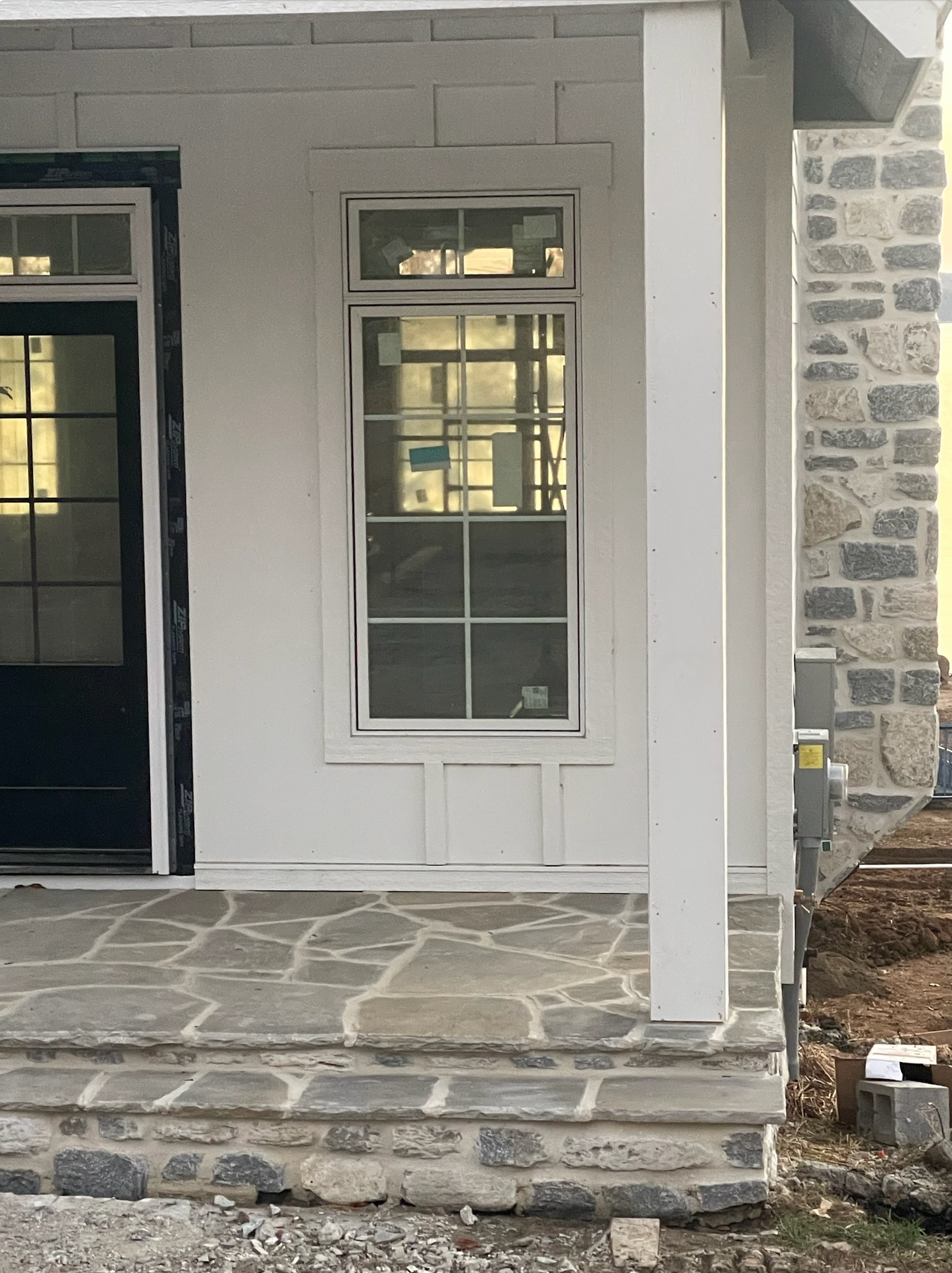 Weatheredge Limestone Olde Mill Estate Blend with White Weatheredface Accent - Tumbled - Flats