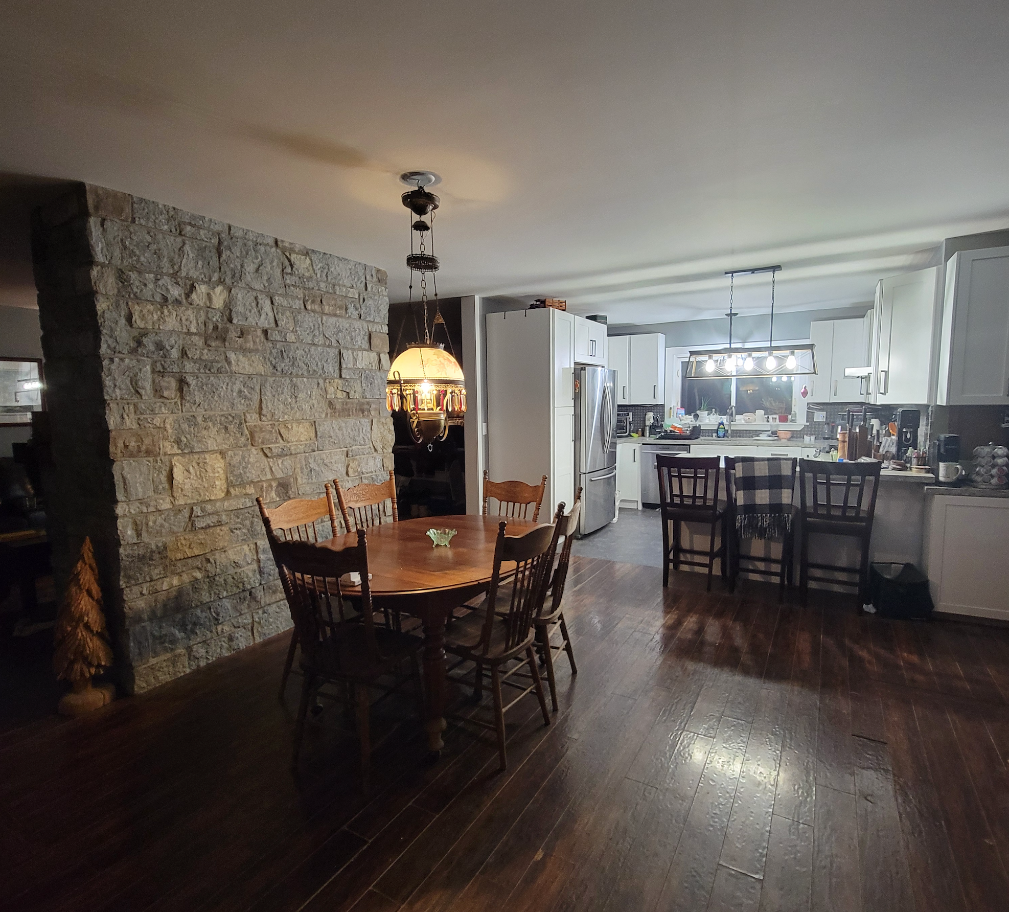 Weatheredge Limestone Thin Veneer with Brown Limestone Accent - Sawn Height (2 1/4", 5", 7 3/4", 10 1/2") - Corners
