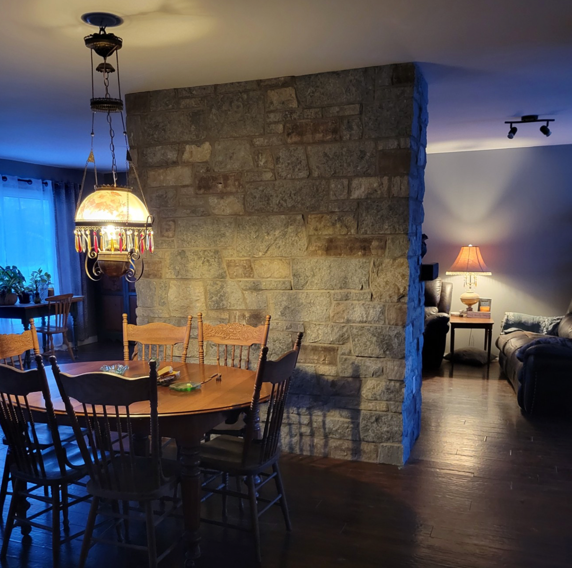 Weatheredge Limestone Thin Veneer with Brown Limestone Accent - Sawn Height (2 1/4", 5", 7 3/4", 10 1/2") - Corners