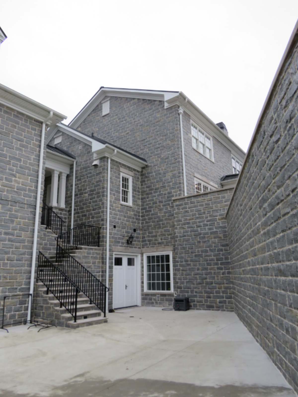 Weatheredge Limestone Ledgerock Thin Veneer - 7" Sawn Height, Random Lengths - Flats