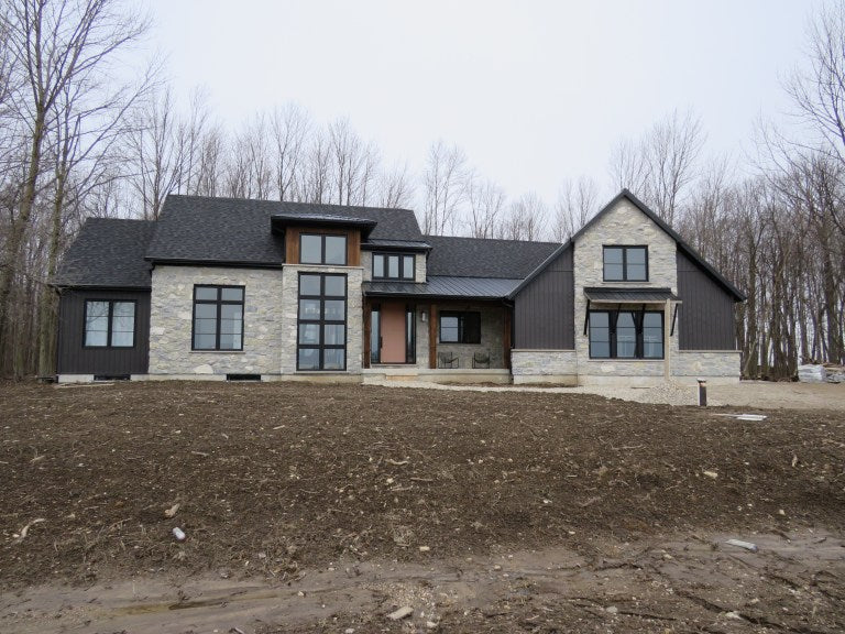 Weatheredge Limestone Olde Mill Estate Blend with White Weatheredface Accent - Tumbled - Full Bed Building Stone - Corners